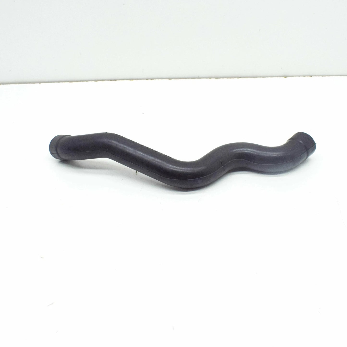 NEW MB C W202 CRANKCASE BREATHER VENT HOSE C180 PETROL A1120180482