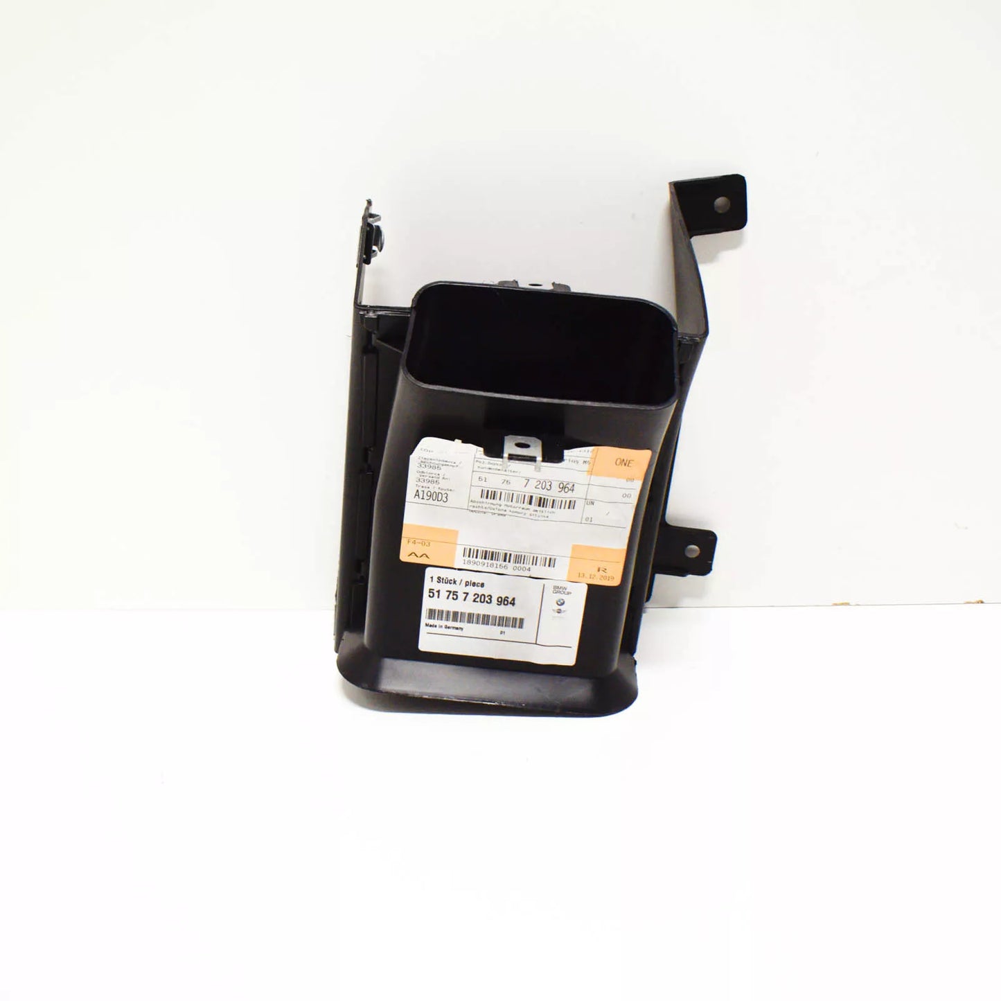 NEW BMW 5 E60 RIGHT ENGINE COMPARTMENT AIR INTAKE TUBE 51757203964 ORIGINAL