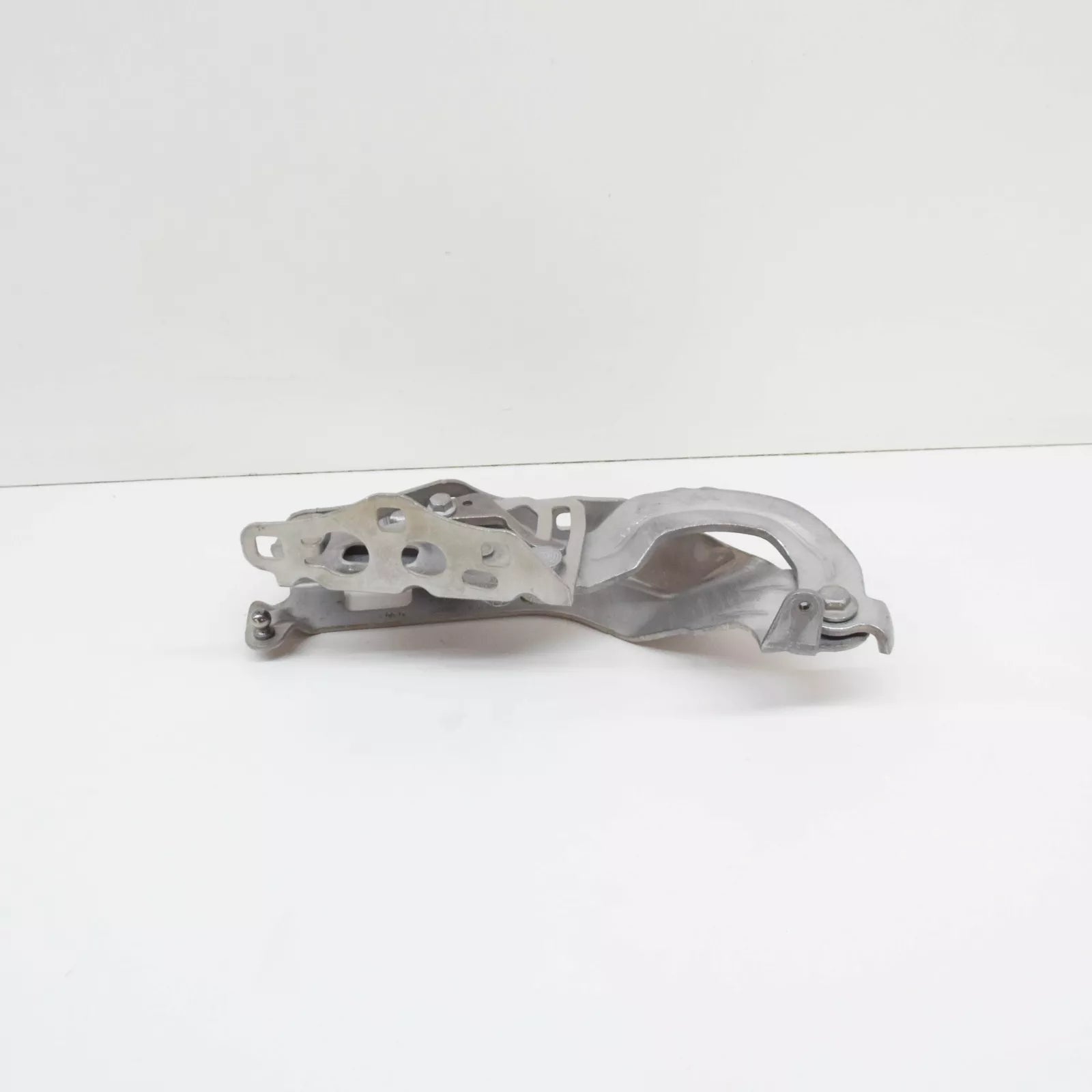 NEW MB C-CLASS W205 FRONT LEFT BONNET HOOD HINGE A2058800828