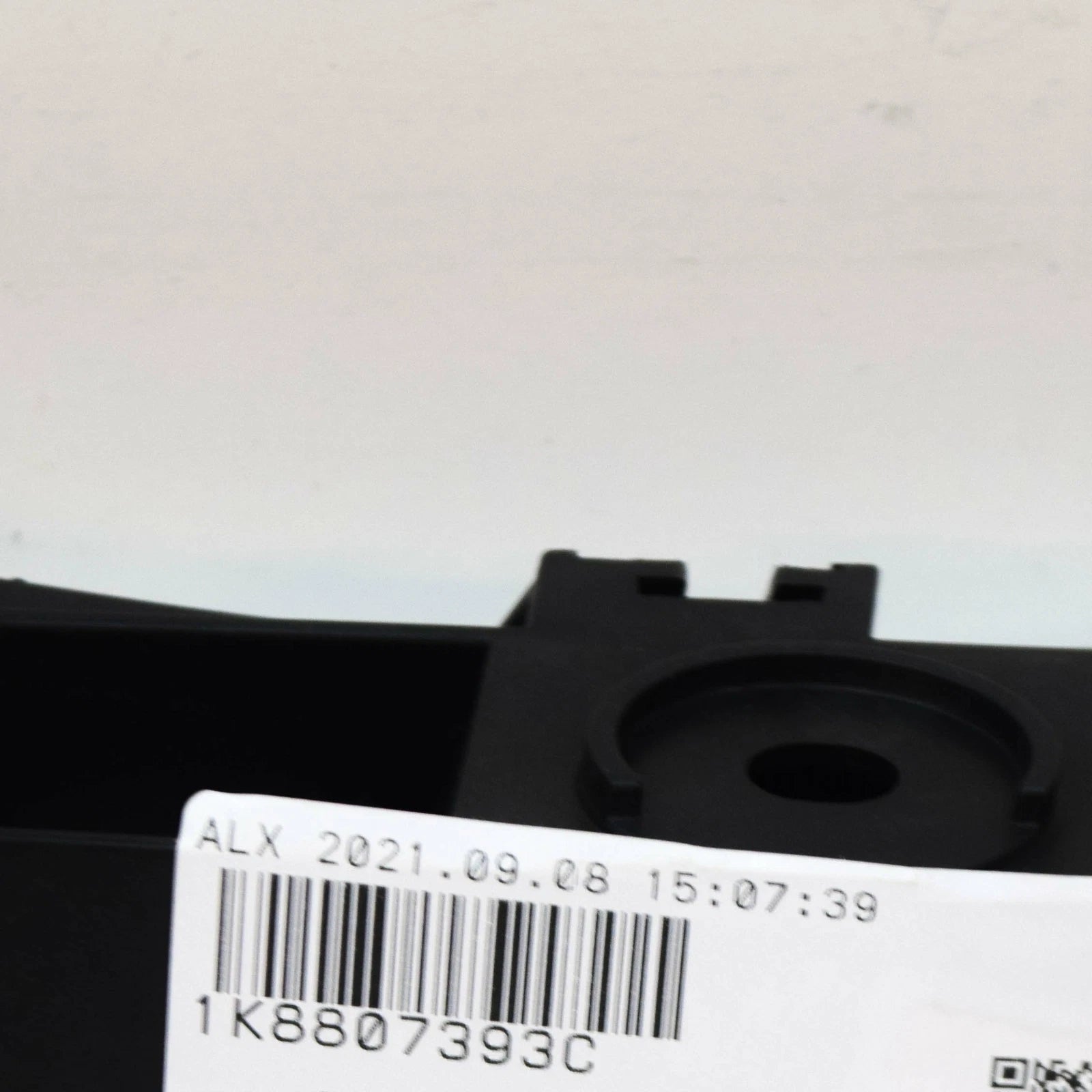 NEW VOLKSWAGEN SCIROCCO MK3 REAR BUMPER LEFT GUIDE PROFILE 1K8807393C