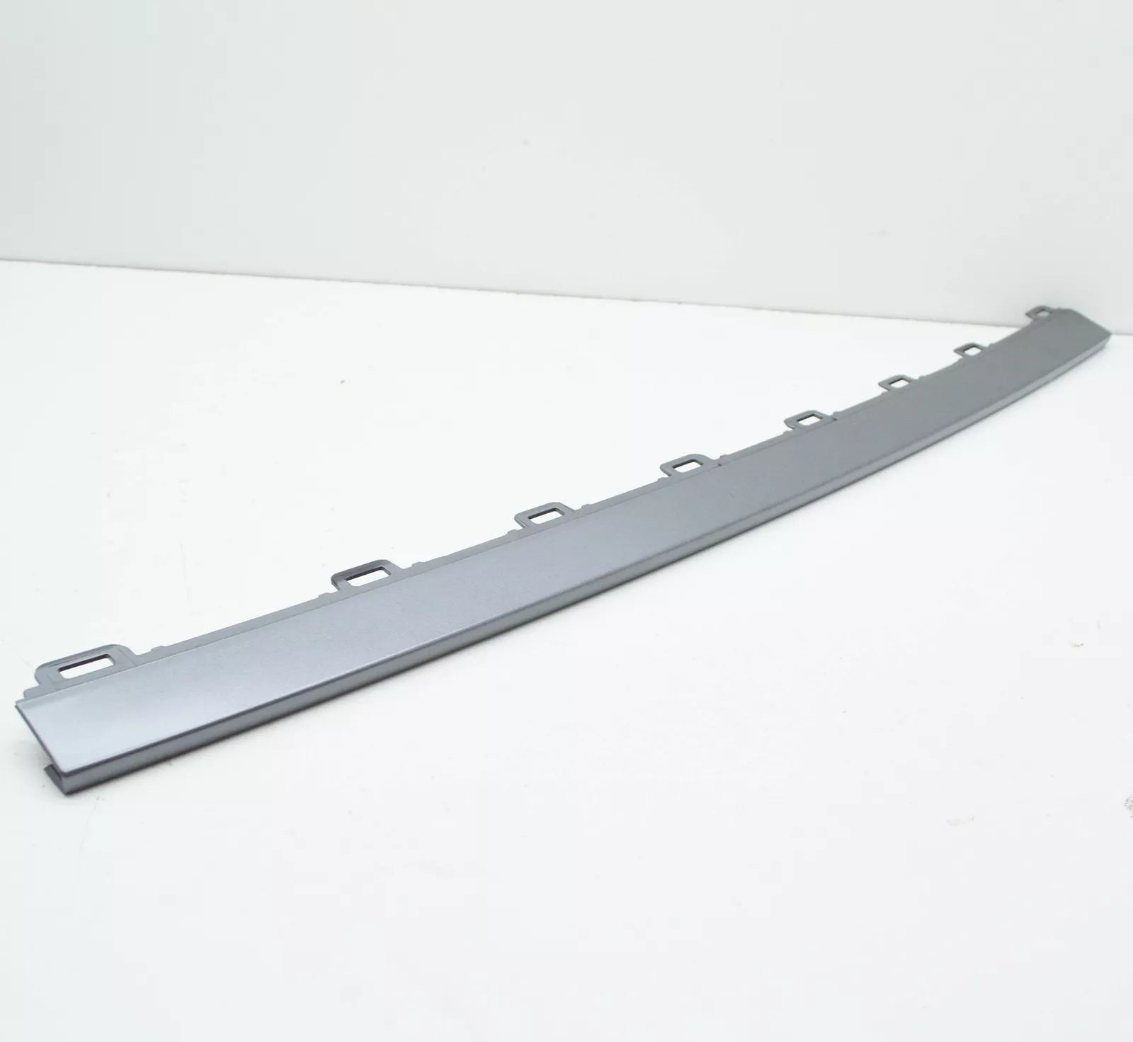 NEW AUDI A1 SPORTBACK GBA REAR BUMPER CENTER MOLDING 82A8076441RR