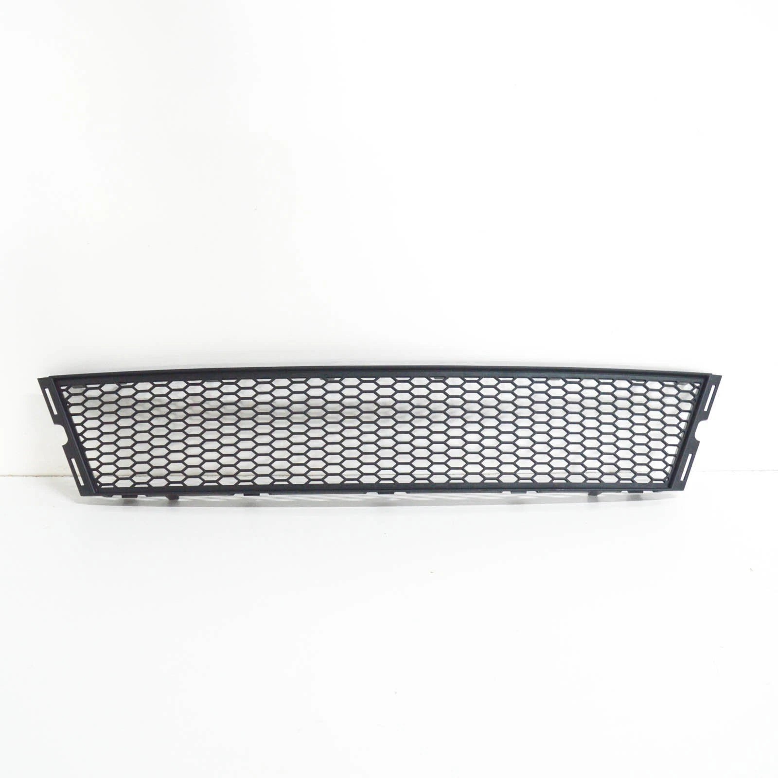 NEW BMW 3 E92 FRONT BUMPER LOWER CENTER GRILLE 51117227889 7227889 2009 ORIGINAL