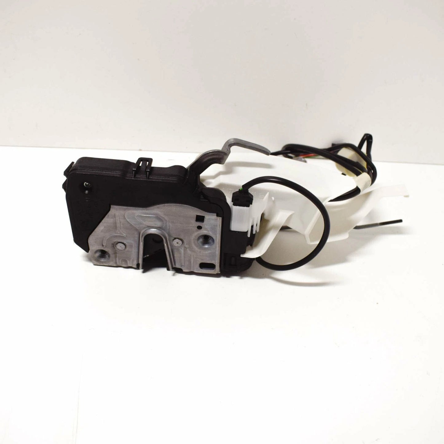 NEW MERCEDES-BENZ SLK R171 FRONT LEFT DOOR LOCK LHD A1717202535