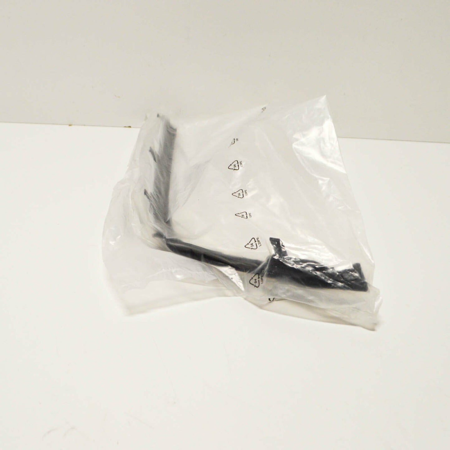 NEW MERCEDES-BENZ C W202 RIGHT SIDE HEADLIGHT SEAL A2028261280 ORIGINAL