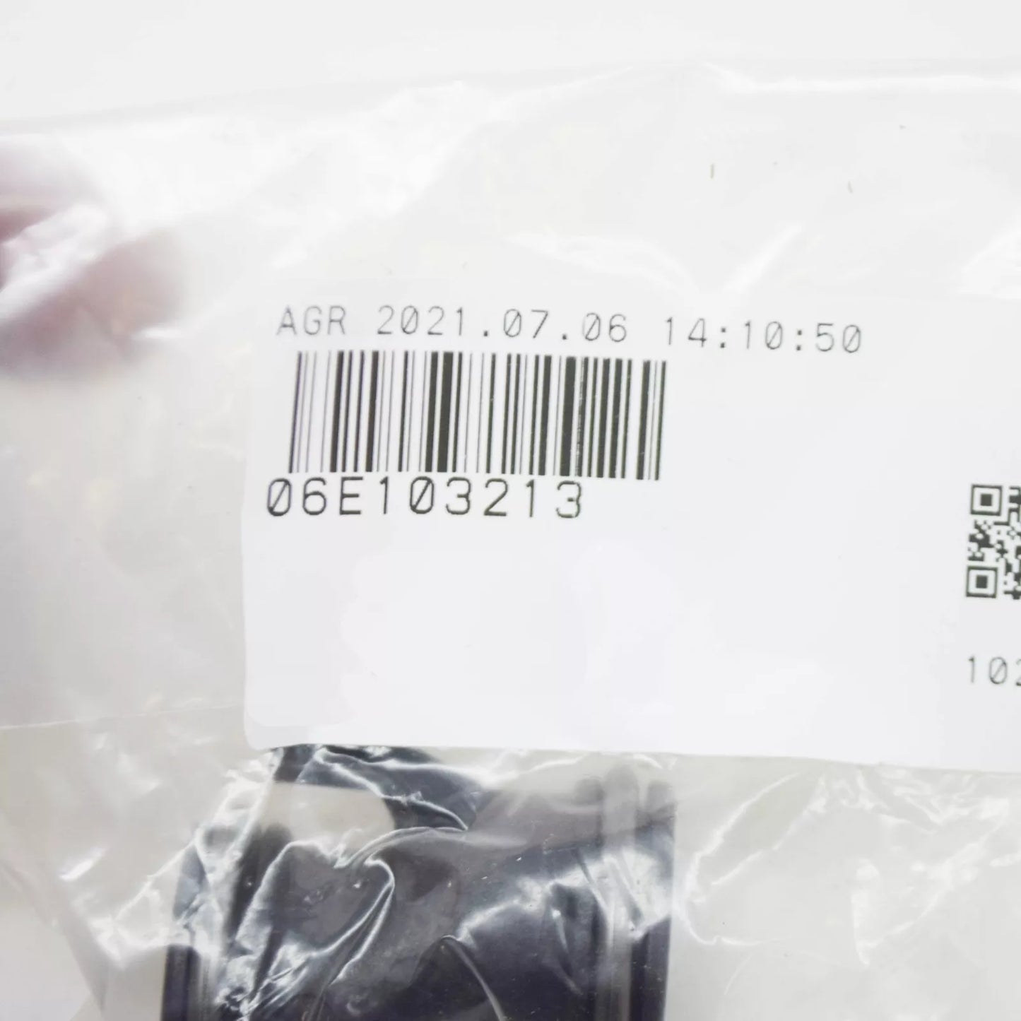 NEW AUDI A4 B8 ENGINE VENT BREATHER TUBE 06E103213