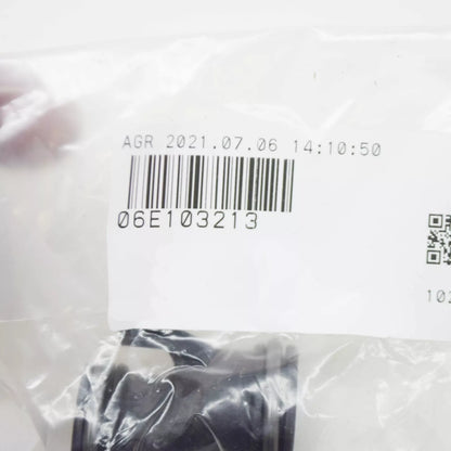 NEW AUDI A4 B8 ENGINE VENT BREATHER TUBE 06E103213
