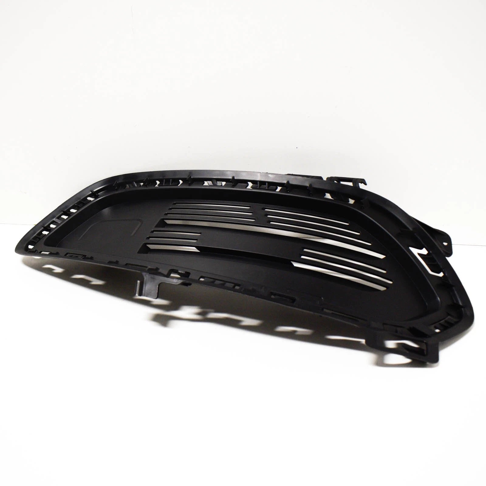 NEW MERCEDES-BENZ CLA COUPE C117 FRONT RIGHT INNER GRILLE A117885232264 ORIGINAL