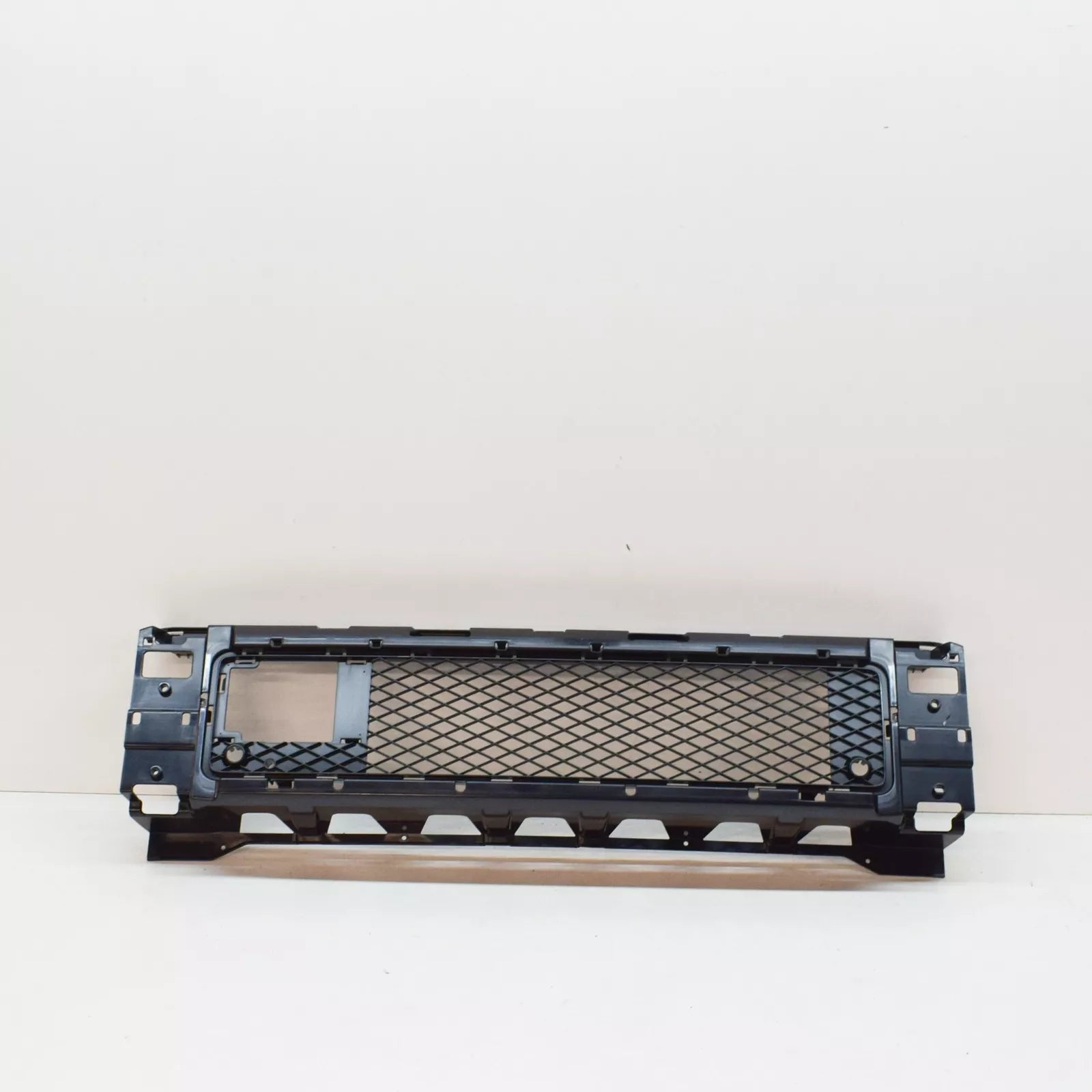 NEW MERCEDES-BENZ G W463 FRONT BUMPER CENTER LOWER GRILLE A4638851100