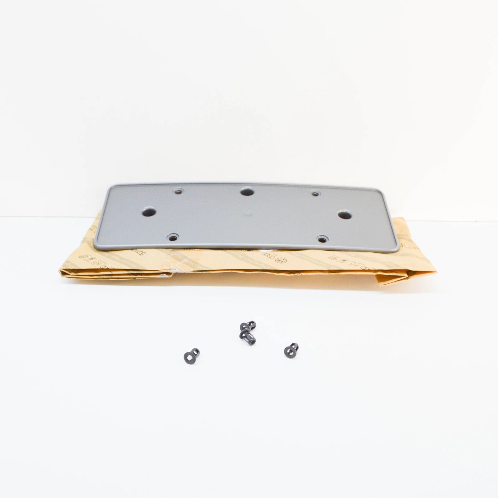 NEW AUDI A8 4H FRONT LICENSE PLATE HOLDER 4H0807285BA1RR ORIGINAL