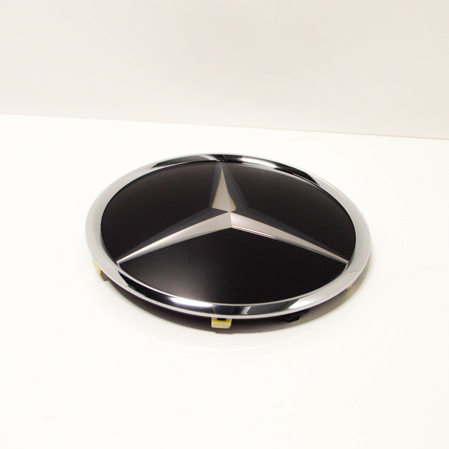 NEW MERCEDES-BENZ GLS-CLASS X166 FRONT EMBLEM BADGE A0008880111 ORIGINAL