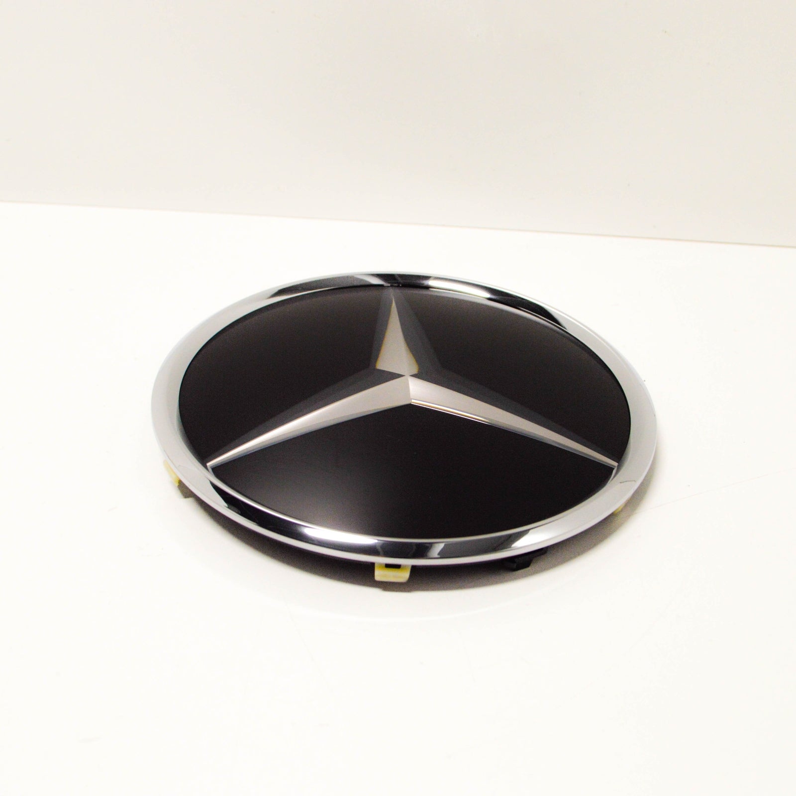 NEW MERCEDES-BENZ GLS-CLASS X166 FRONT EMBLEM BADGE A0008880111 ORIGINAL