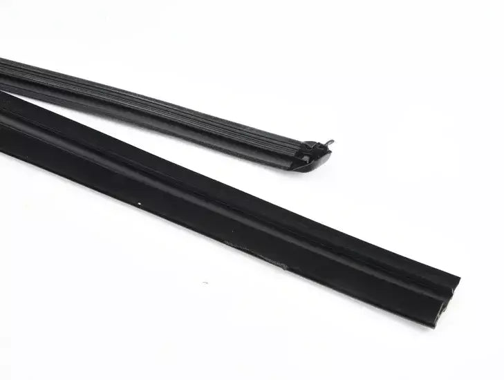 NEW BMW X5 F15 REAR RIGHT DOOR WINDOW GUIDE 51357289668 7289668 ORIGINAL