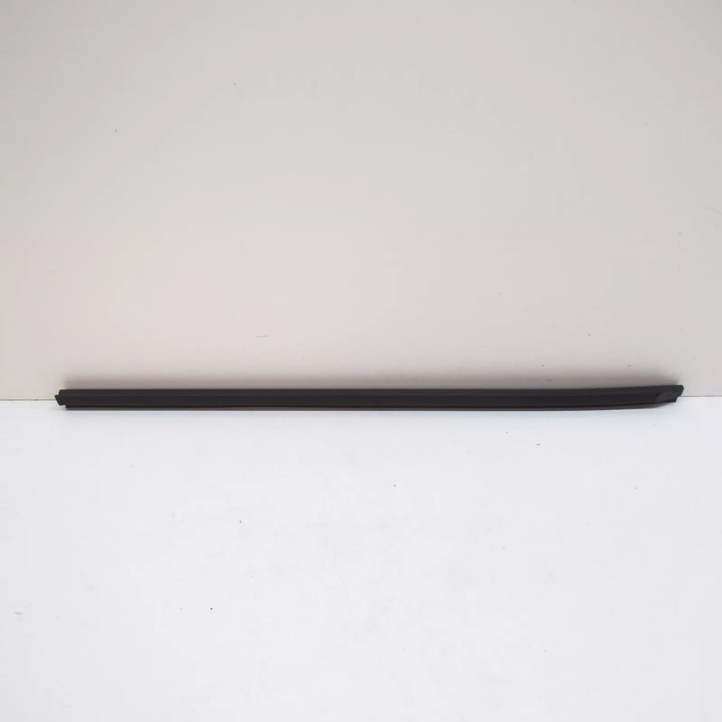 NEW BMW 7 E38 REAR RIGHT DOOR SEALING BETWEEN DOOR/ENTRANCE 51228158188 ORIGINAL