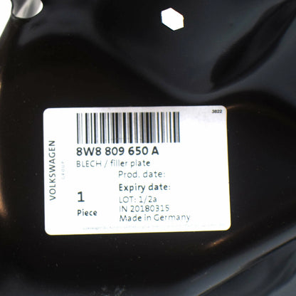 NEW AUDI A5 8W6 REAR RIGHT OUTER TAIL LIGHT POCKET 8W8809650A