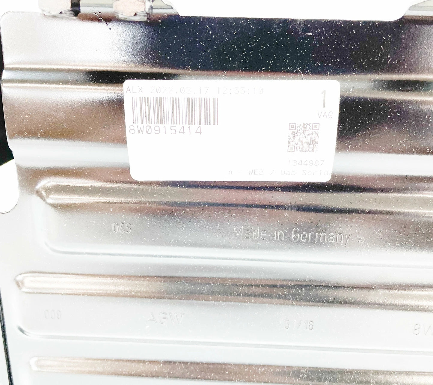 NEW AUDI A4 AVANT B9 BATTERY PAD HOUSING 8W0915414