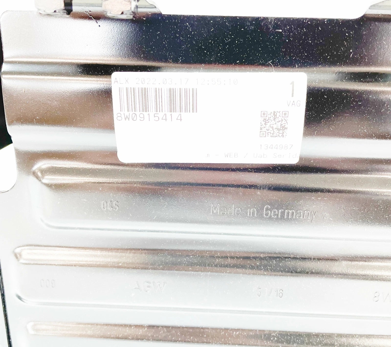 NEW AUDI A4 AVANT B9 BATTERY PAD HOUSING 8W0915414