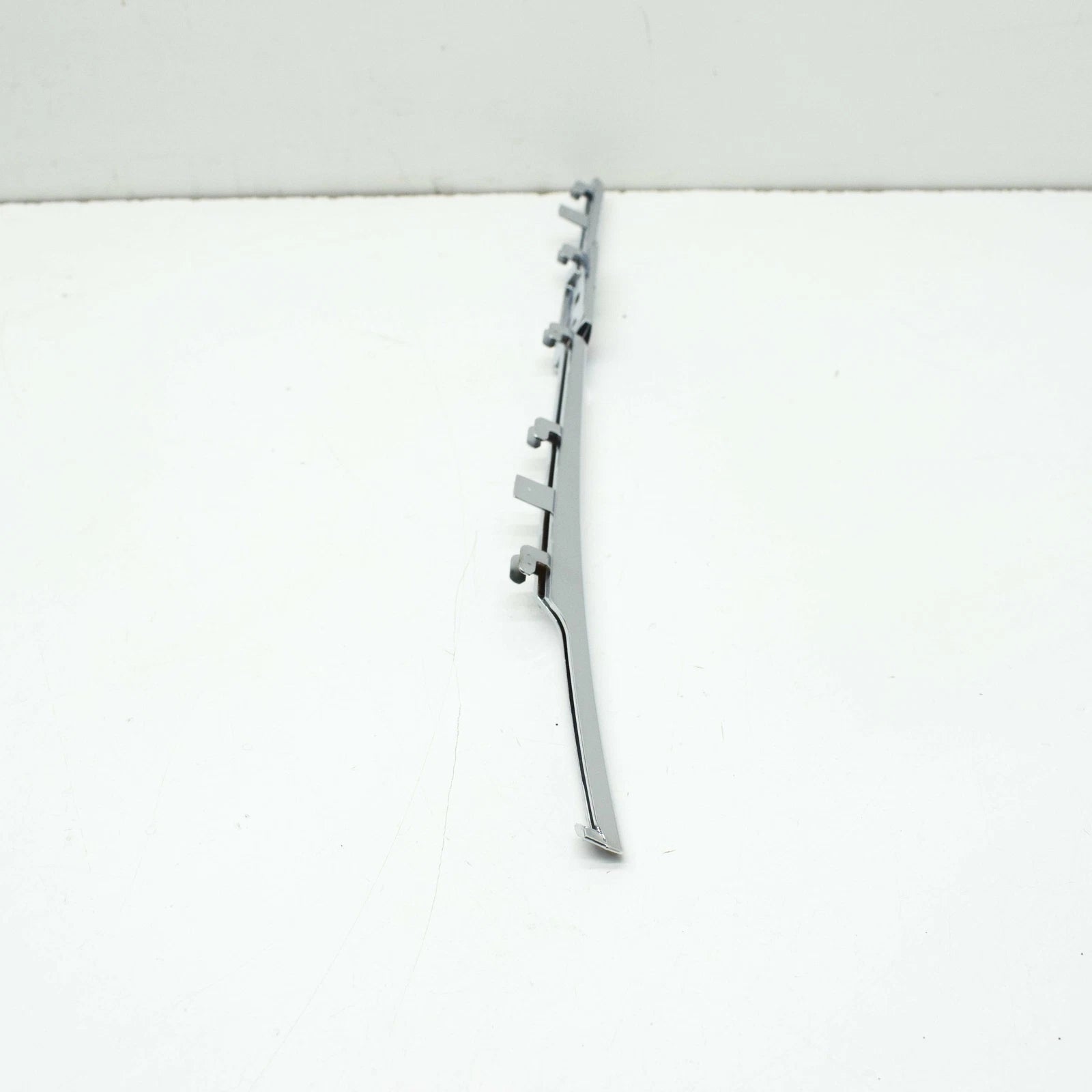 NEW BMW 6 M6 E63 LEFT WING FENDER M6 BADGE 51137906525 7906525 OEM