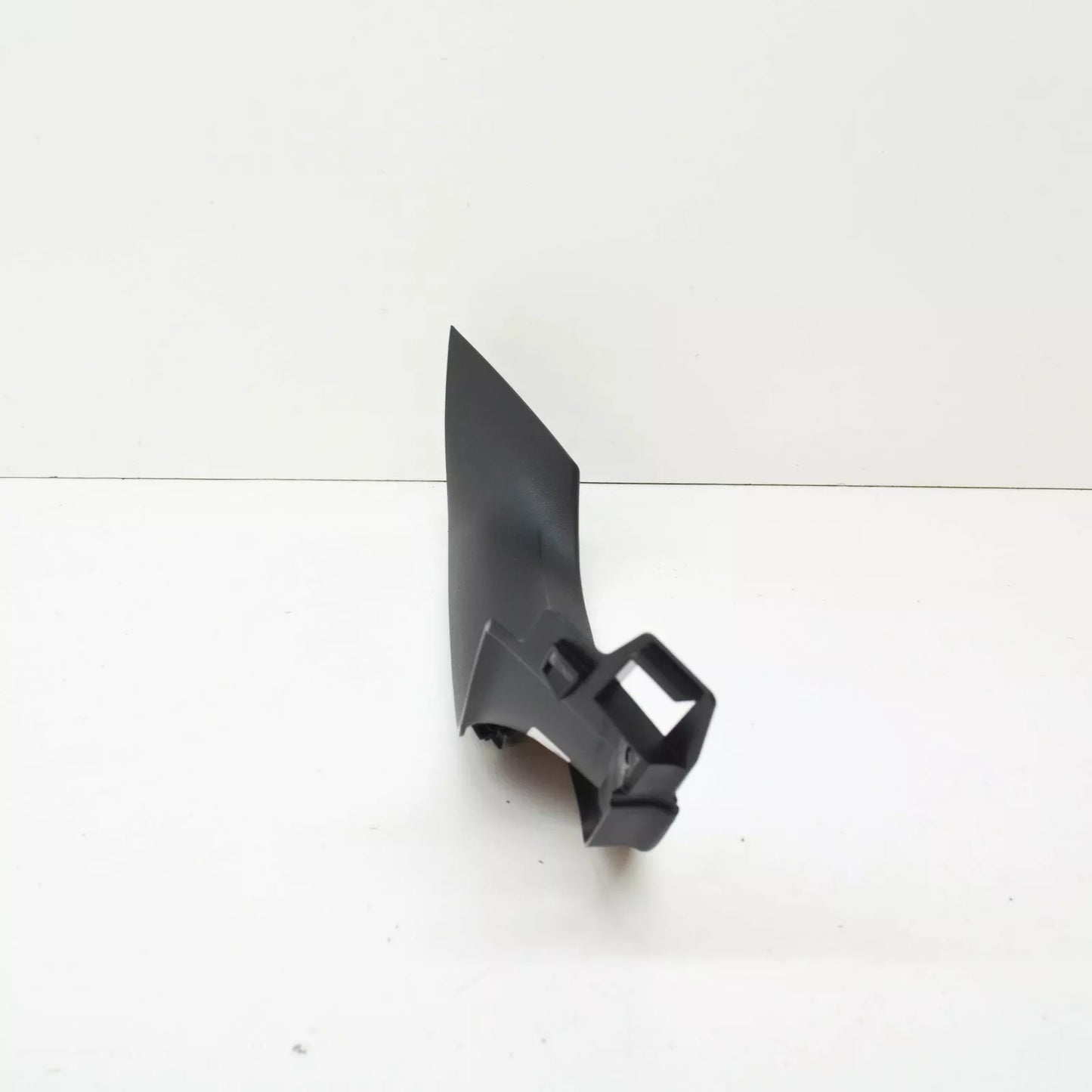 NEW VOLKSWAGEN GOLF MK8 CD REAR LID RIGHT UPPER PANEL TRIM 5H68677044PK ORIGINAL