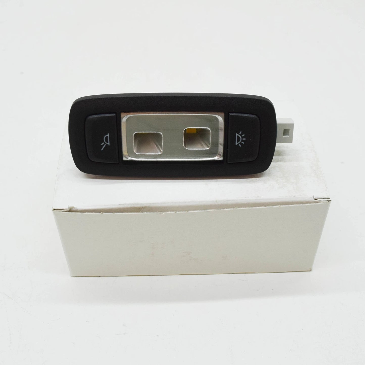 NEW BMW 5 TOURING G31 LH PANORAMA GLASS ROOF INTERIOR LIGHT 63319390891 ORIGINAL