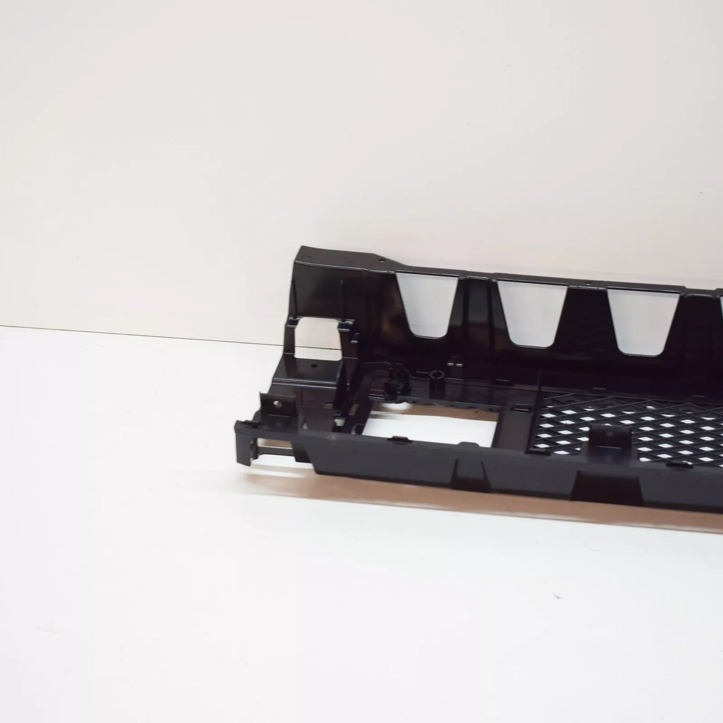 NEW MERCEDES-BENZ G W463 FRONT BUMPER CENTER LOWER GRILLE A4638851100