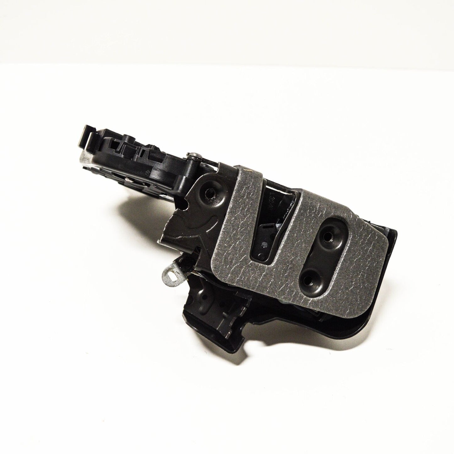 NEW MB GLK-CLASS X204 REAR LEFT SEATBELT BRACKET A20469327339051 2009 ORIGINAL