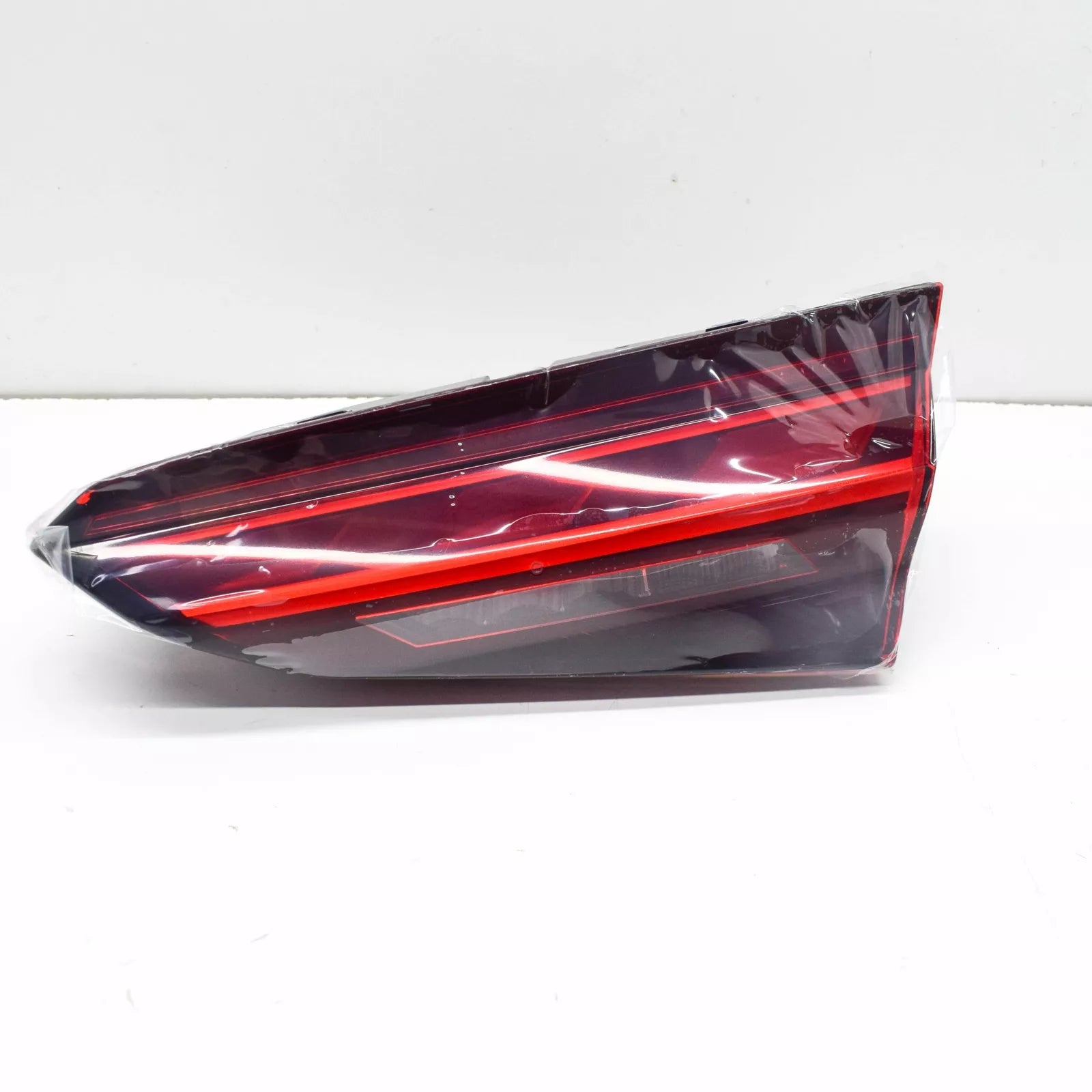 NEW AUDI A5 8W6 REAR RIGHT INNER LED TAILLIGHT 8W6945094AA ORIGINAL