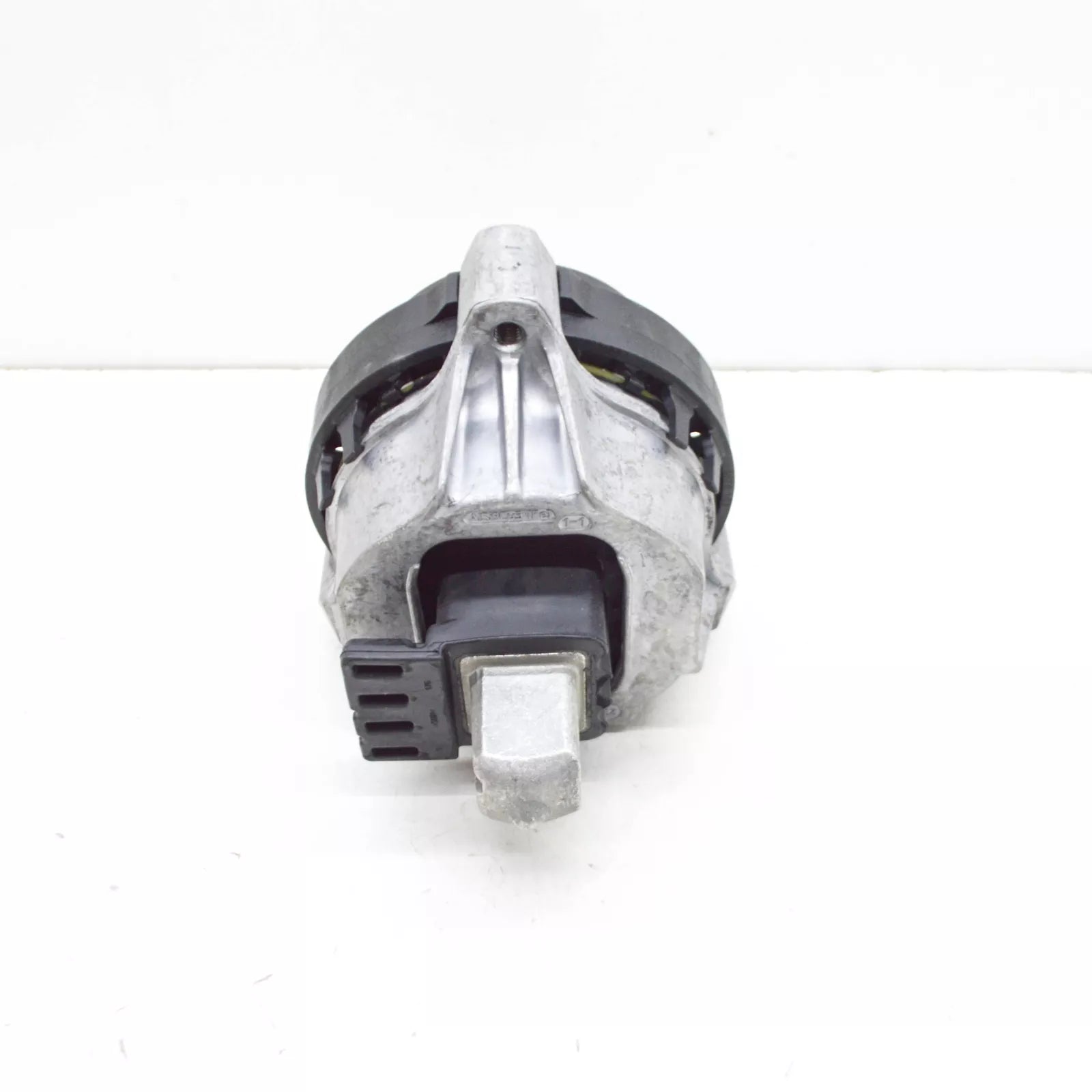 NEW BMW 5 G30 RIGHT SIDE ENGINE MOUNT 22116883514 6883514 ORIGINAL