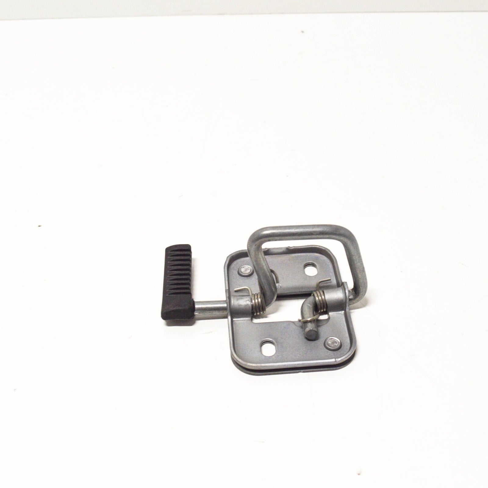 NEW VOLKSWAGEN PASSAT B8 CATCH HOOK BONNET STRIKER 3G0823186B ORIGINAL