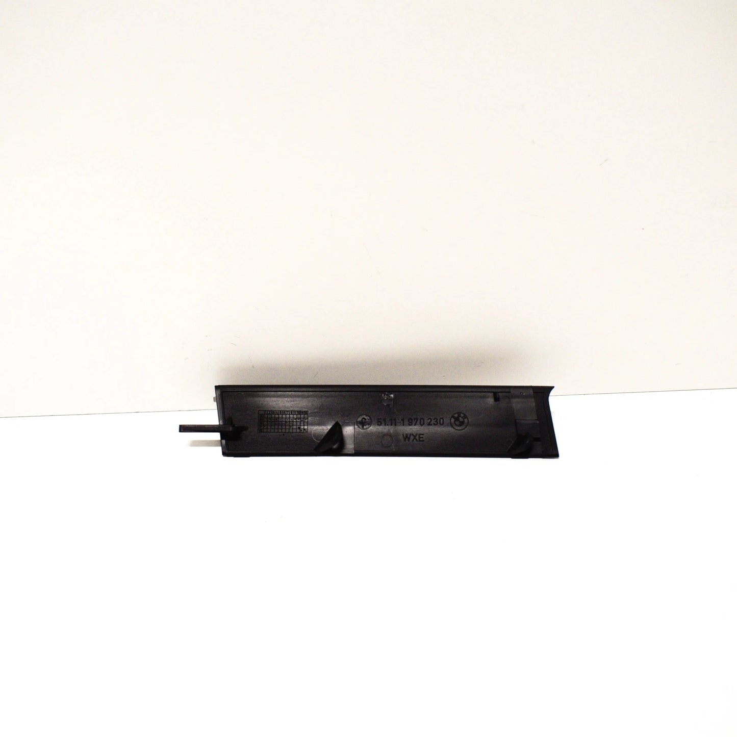 NEW BMW 8 E31 FRONT LICENSE PLATE RIGHT COVERING 51111970230 ORIGINAL