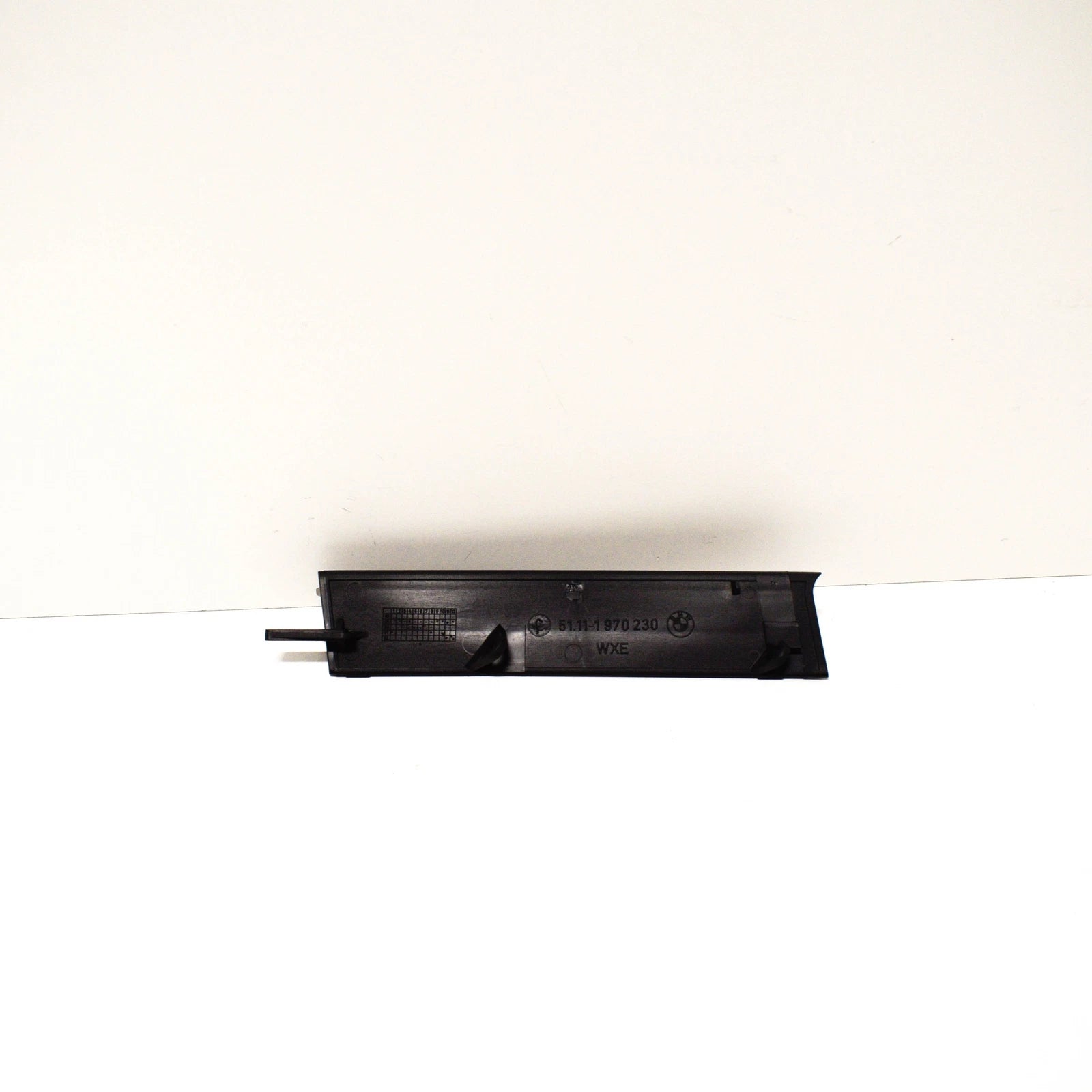 NEW BMW 8 E31 FRONT LICENSE PLATE RIGHT COVERING 51111970230 ORIGINAL