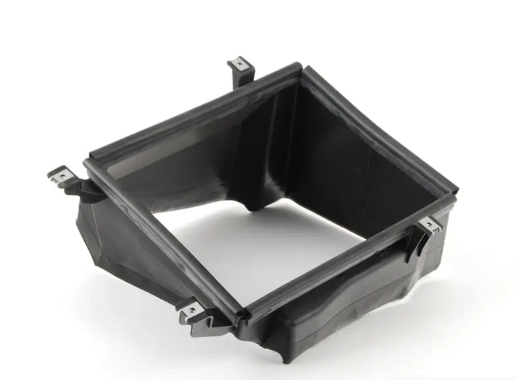 NEW BMW X5 E70 FRONT RIGHT ENGINE OIL COOLER AIR DUCT 7205946 51717205946