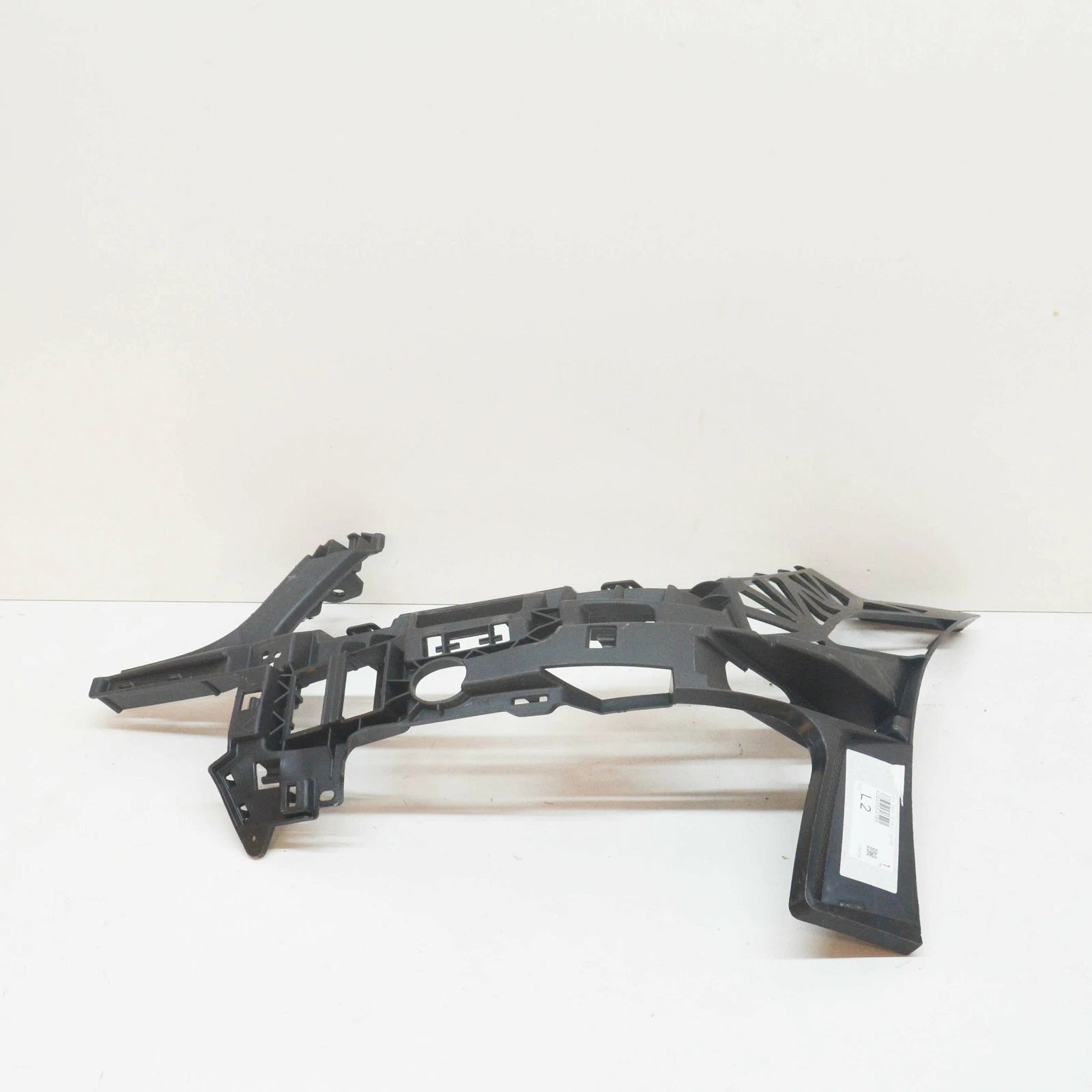 NEW MERCEDES BENZ C W204 FRONT LEFT AMG BUMPER BRACKET A2048854765 ORIGINAL