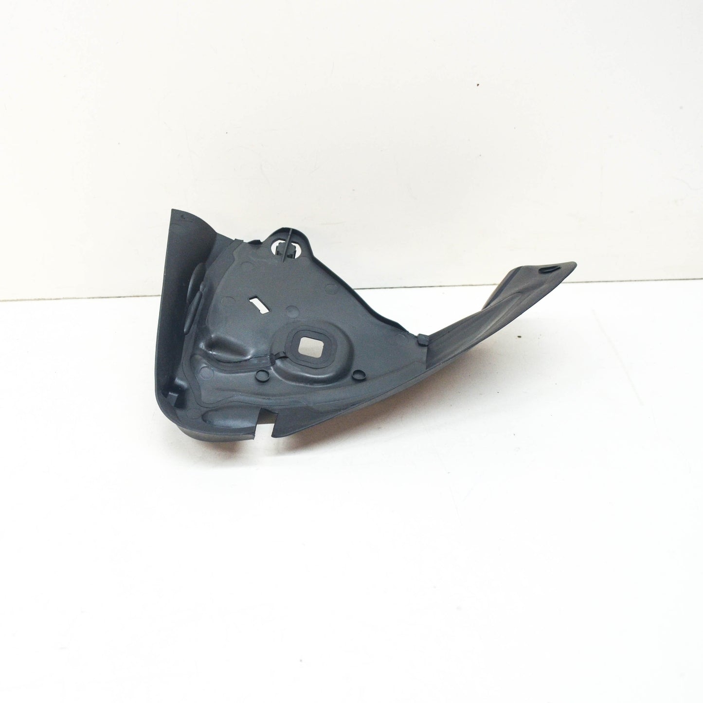 NEW MB C W205 FRONT RADIATOR GRILLE RIGHT AIR DUCT SEGMENT A2055053230 ORIGINAL