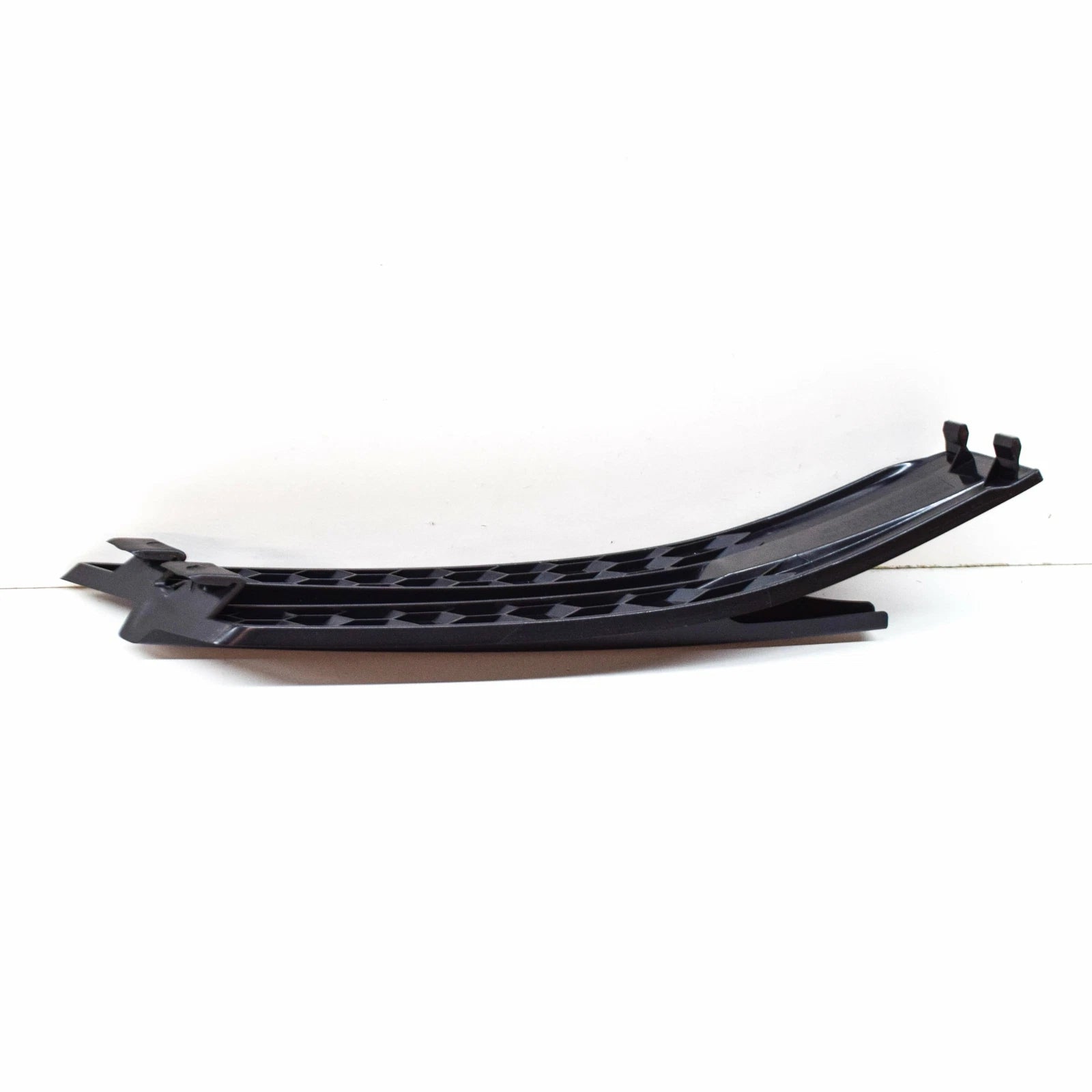 NEW VW CRAFTER FLATBED SZ FRONT RIGHT BUMPER GRILLE 7C08072469B9