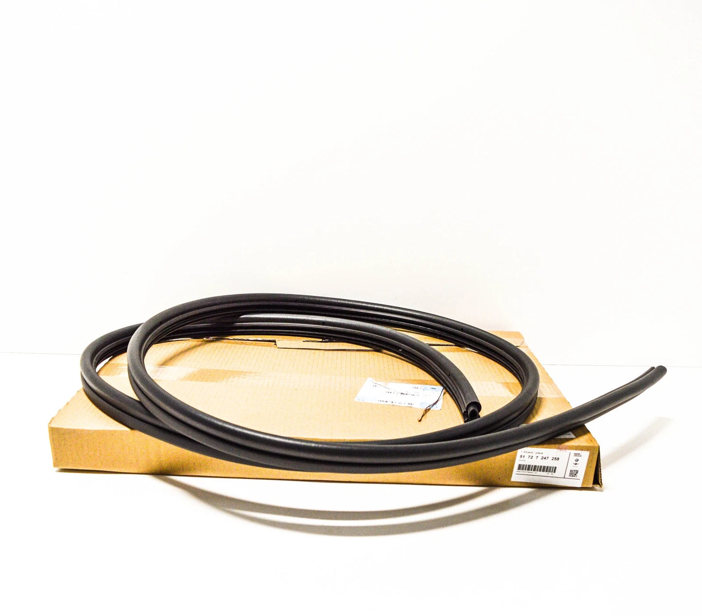 NEW BMW 3 E90 FRONT DOOR RUBBER SEAL 51727247258 ORIGINAL