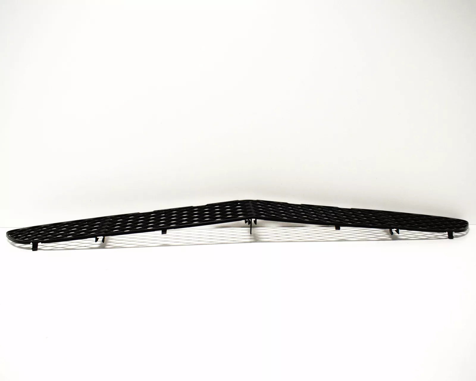 NEW MERCEDES-BENZ CLS C219 FRONT BUMPER LOWER CENTER GRILLE A2198850053