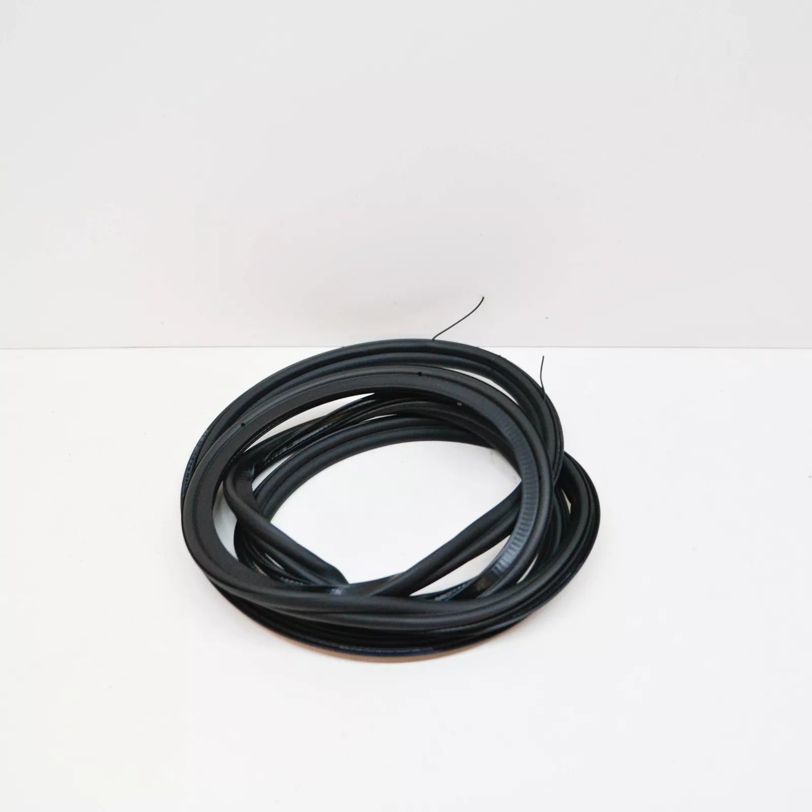 NEW VW TIGUAN AD REAR HATCH SEAL 5NA827705A9B9 5NA827705A 9B9