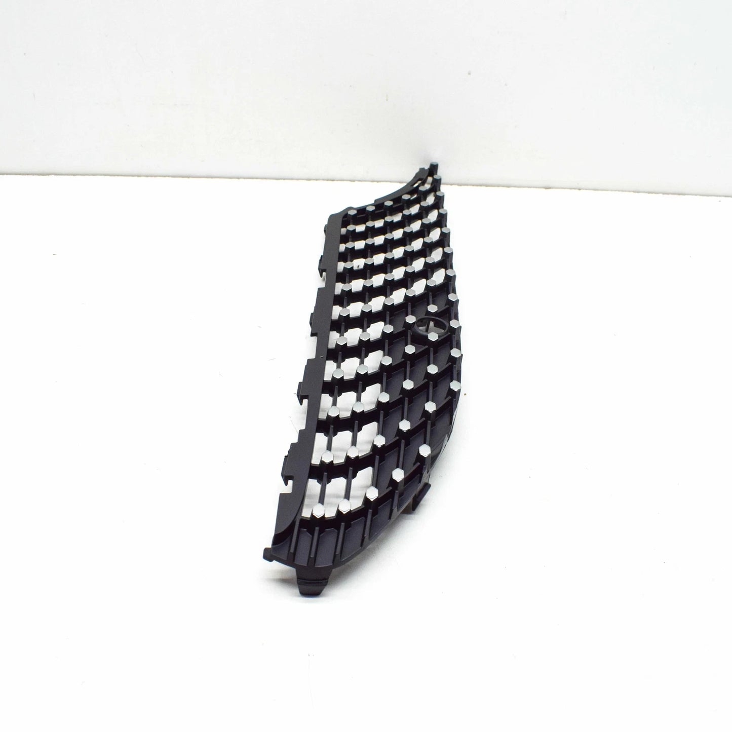 NEW MB A W177 RIGHT LOWER RADIATPR GRILLE PART TRIM A1778884000