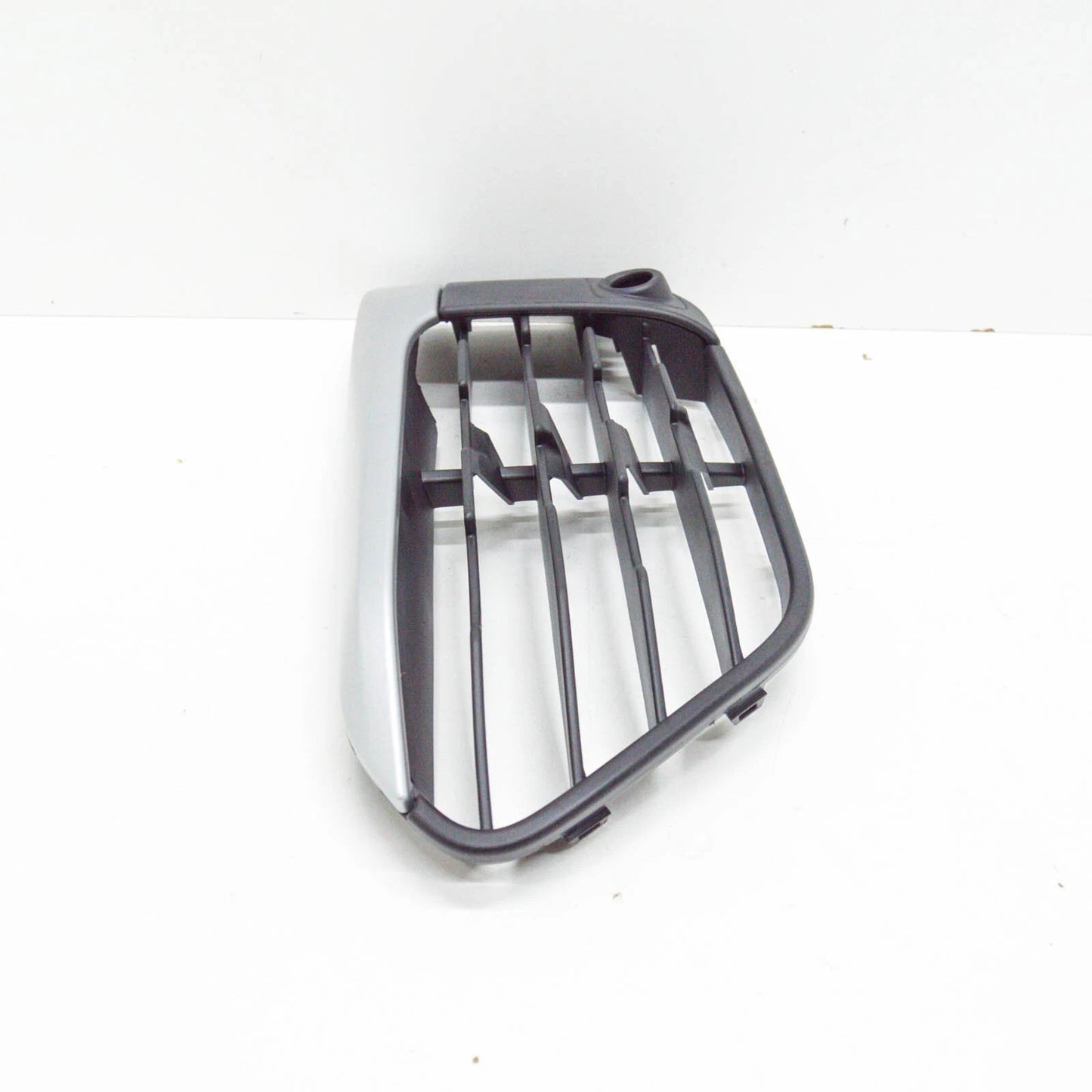 NEW BMW X1 F48 FRONT LEFT GRILLE X-LINE 51117453987 7453987 2015 ORIGINAL
