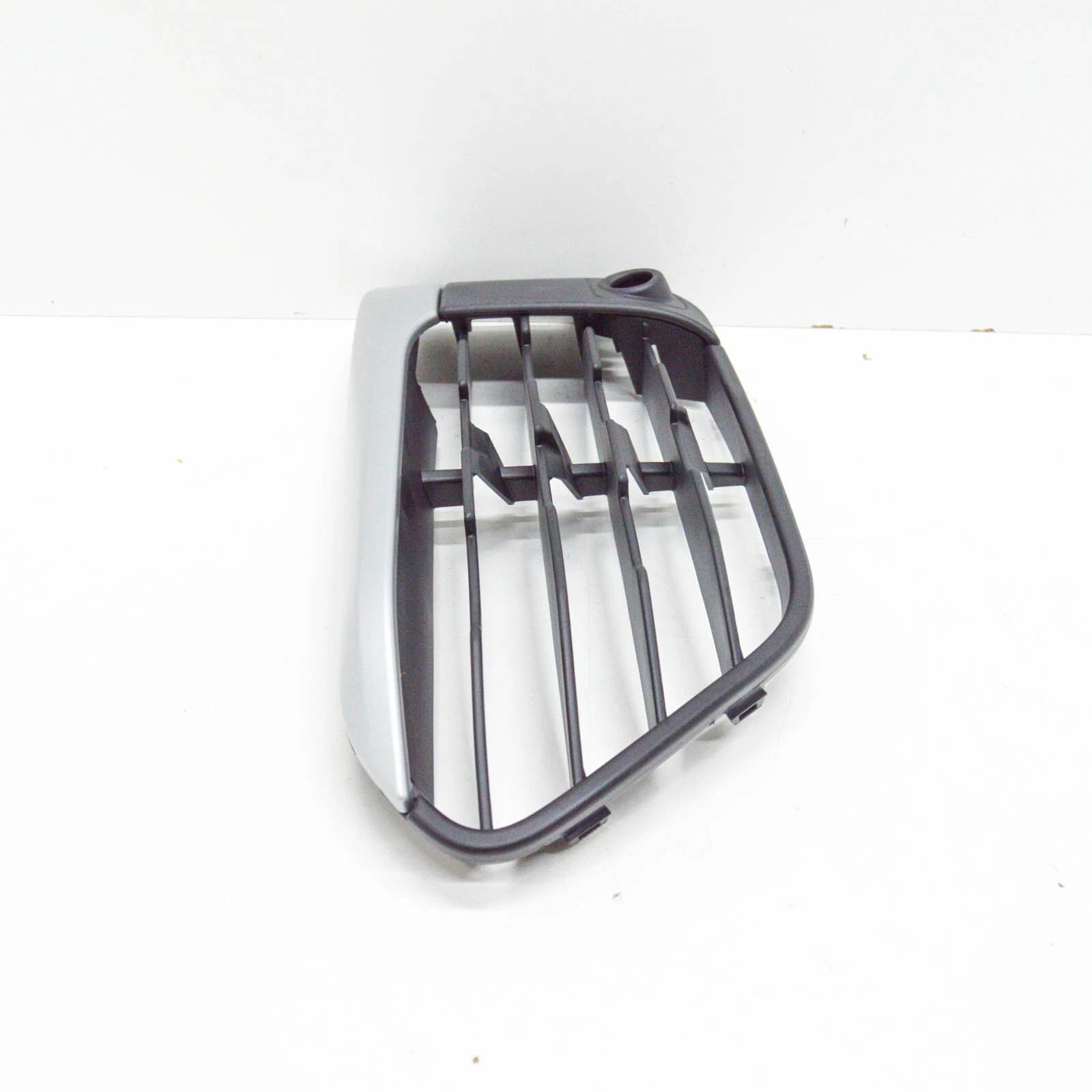NEW BMW X1 F48 FRONT LEFT GRILLE X-LINE 51117453987 7453987 2015 ORIGINAL