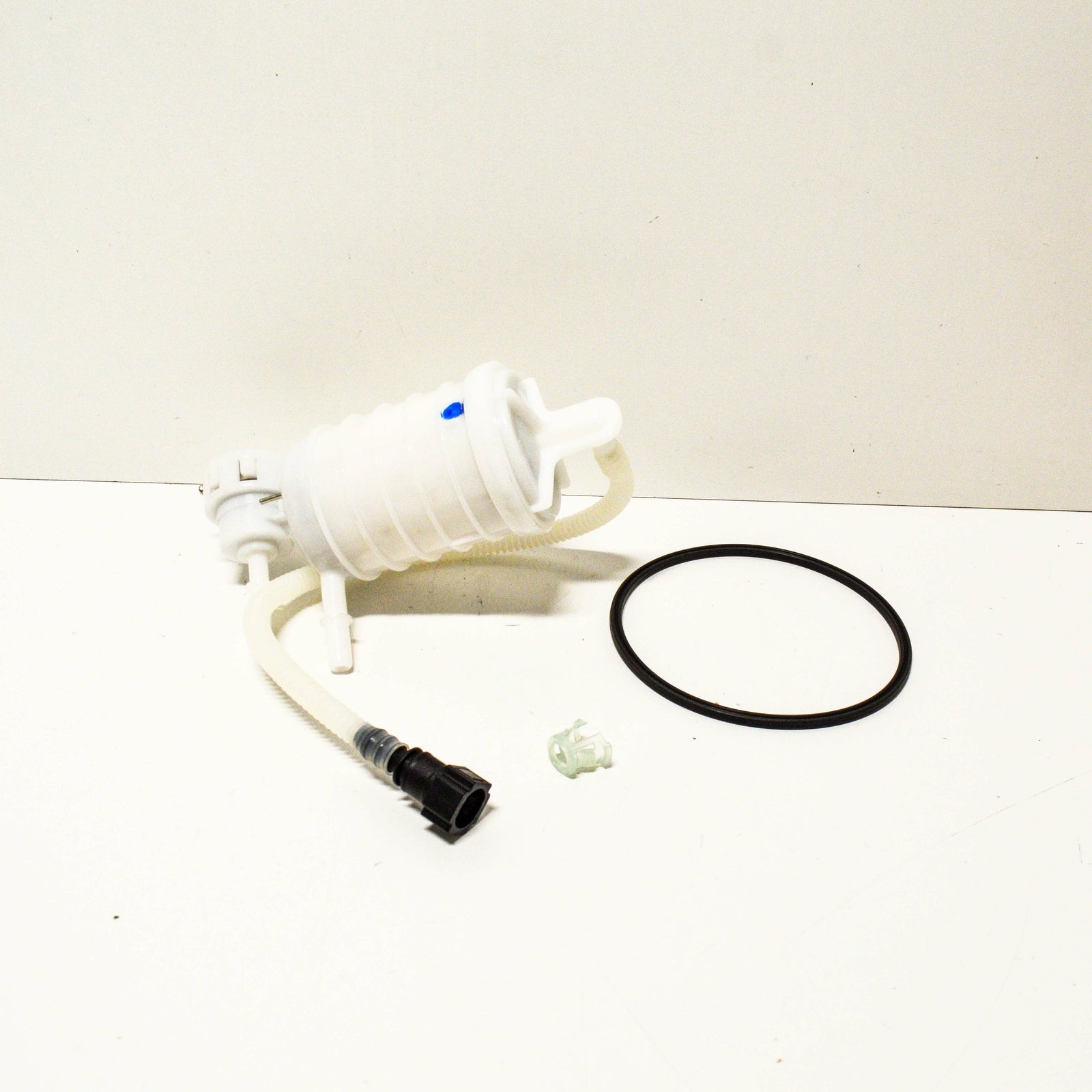 new bmw x3 e83 fuel filter w/ pressure regulator 16146766158 3.0 petrol original