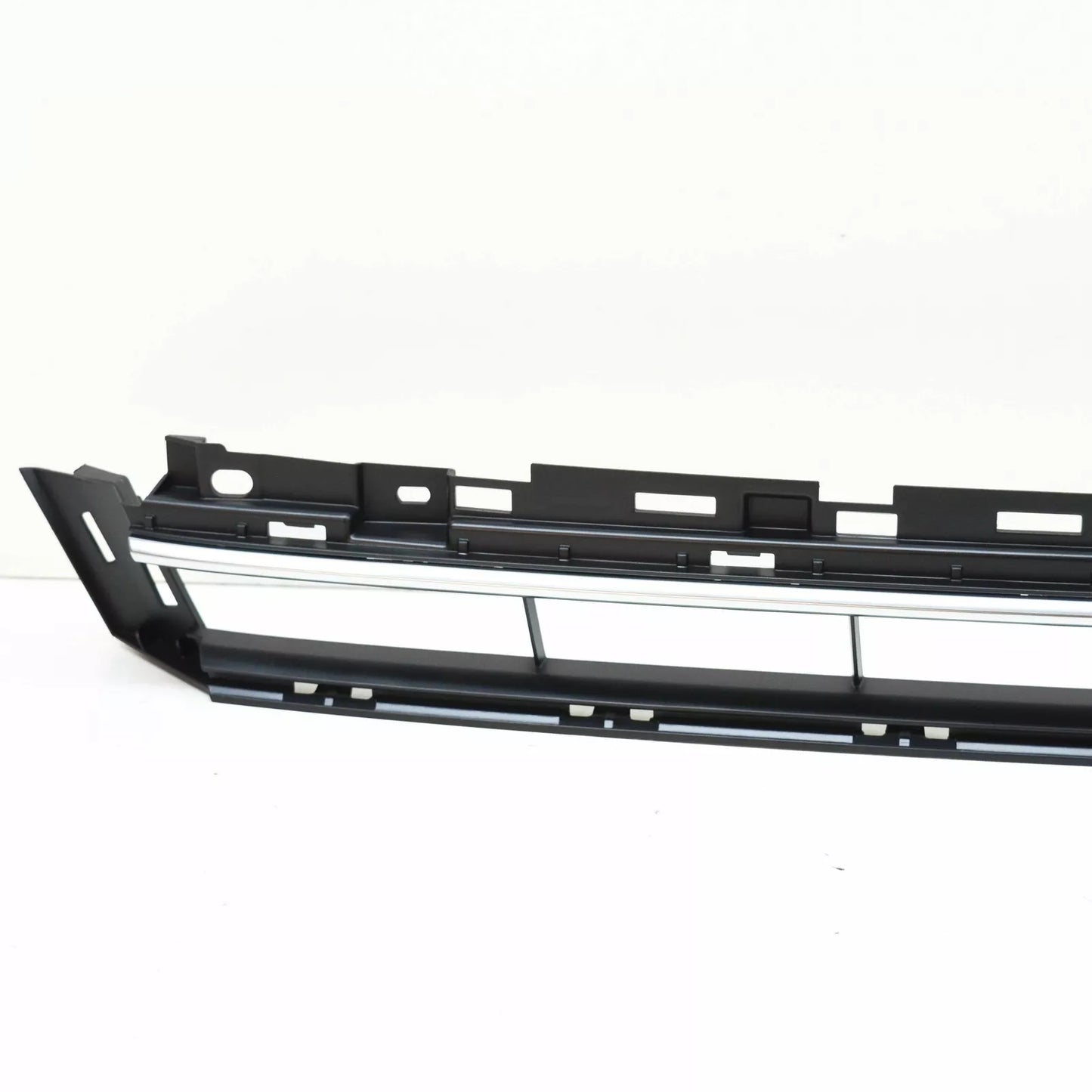 NEW AUDI A4 B9 FRONT BUMPER LOWER GRILLE 8W6807683ARU6 2017