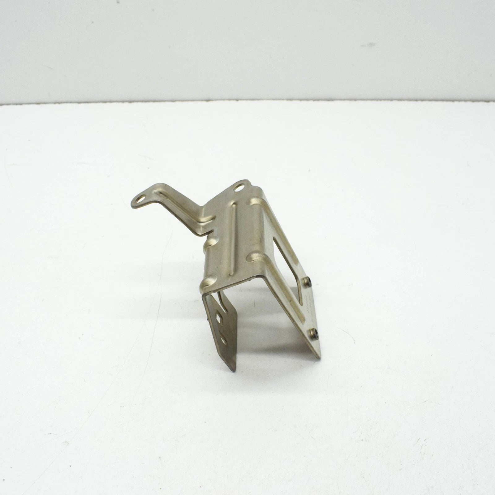 NEW MB C W205 TRANSDUCER TO CYLINDER CRANKCASE BRACKET A2740780341 ORIGINAL