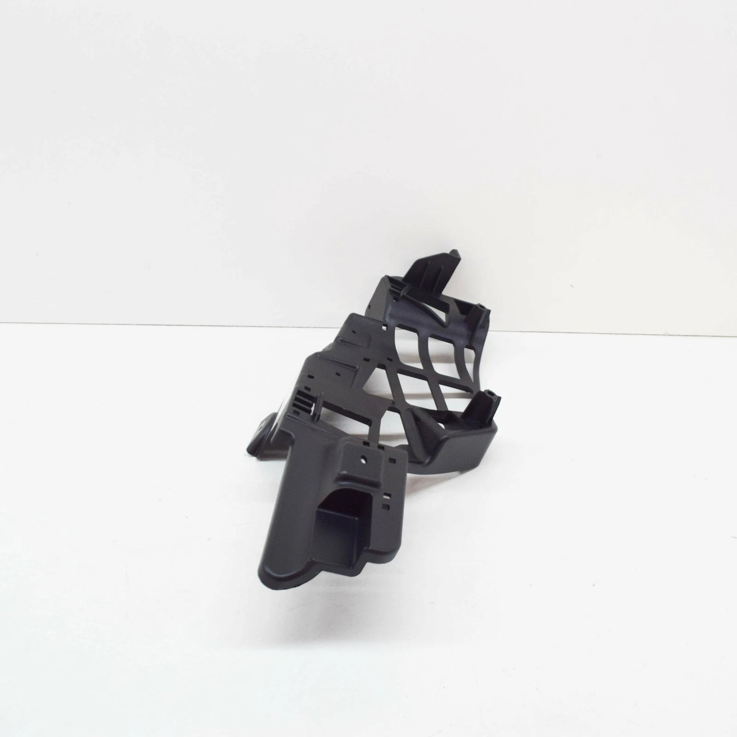 NEW MERCEDES-BENZ CLA COUPE C117 RIGHT EXHAUST TIP BRACKET A1178850201