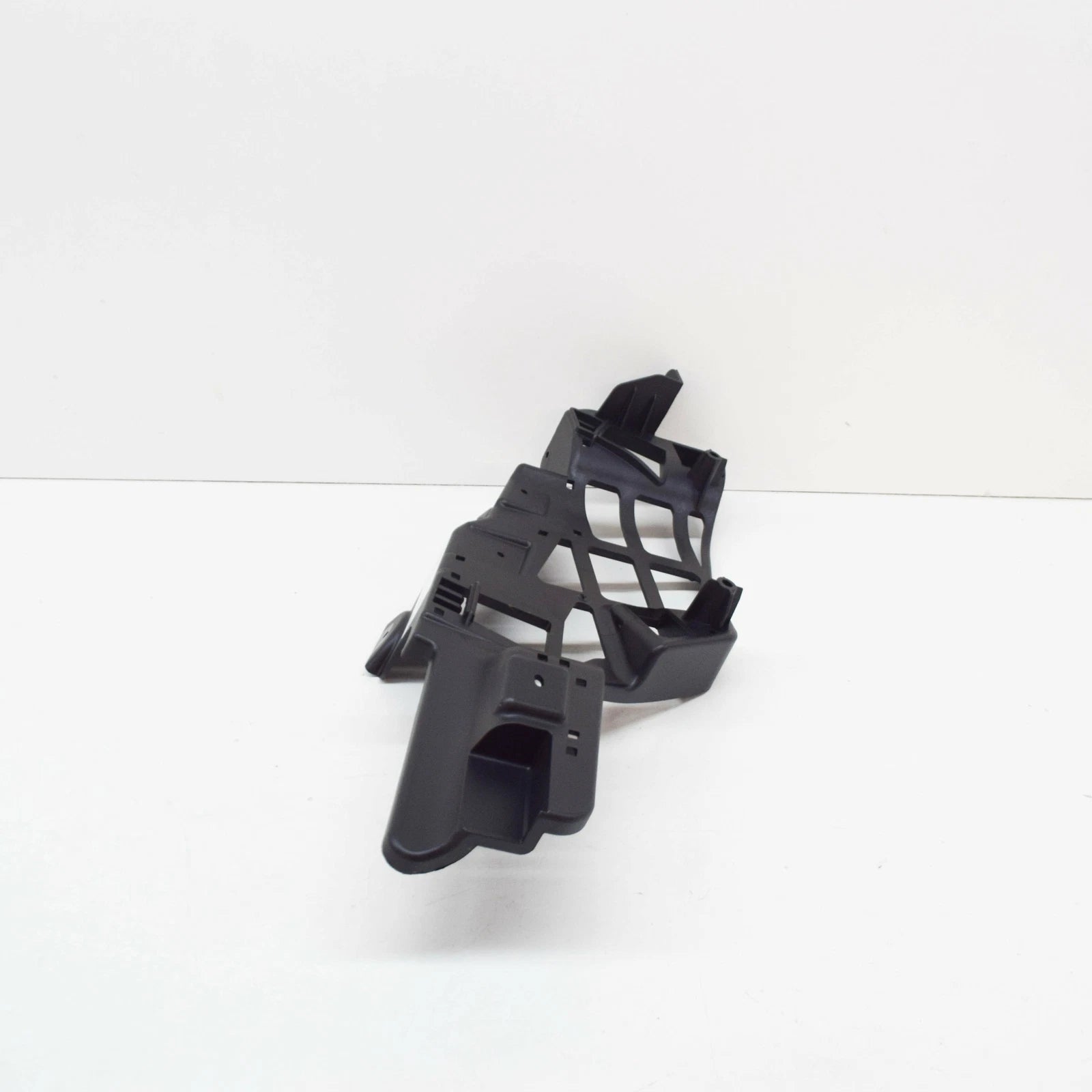 NEW MERCEDES-BENZ CLA COUPE C117 RIGHT EXHAUST TIP BRACKET A1178850201