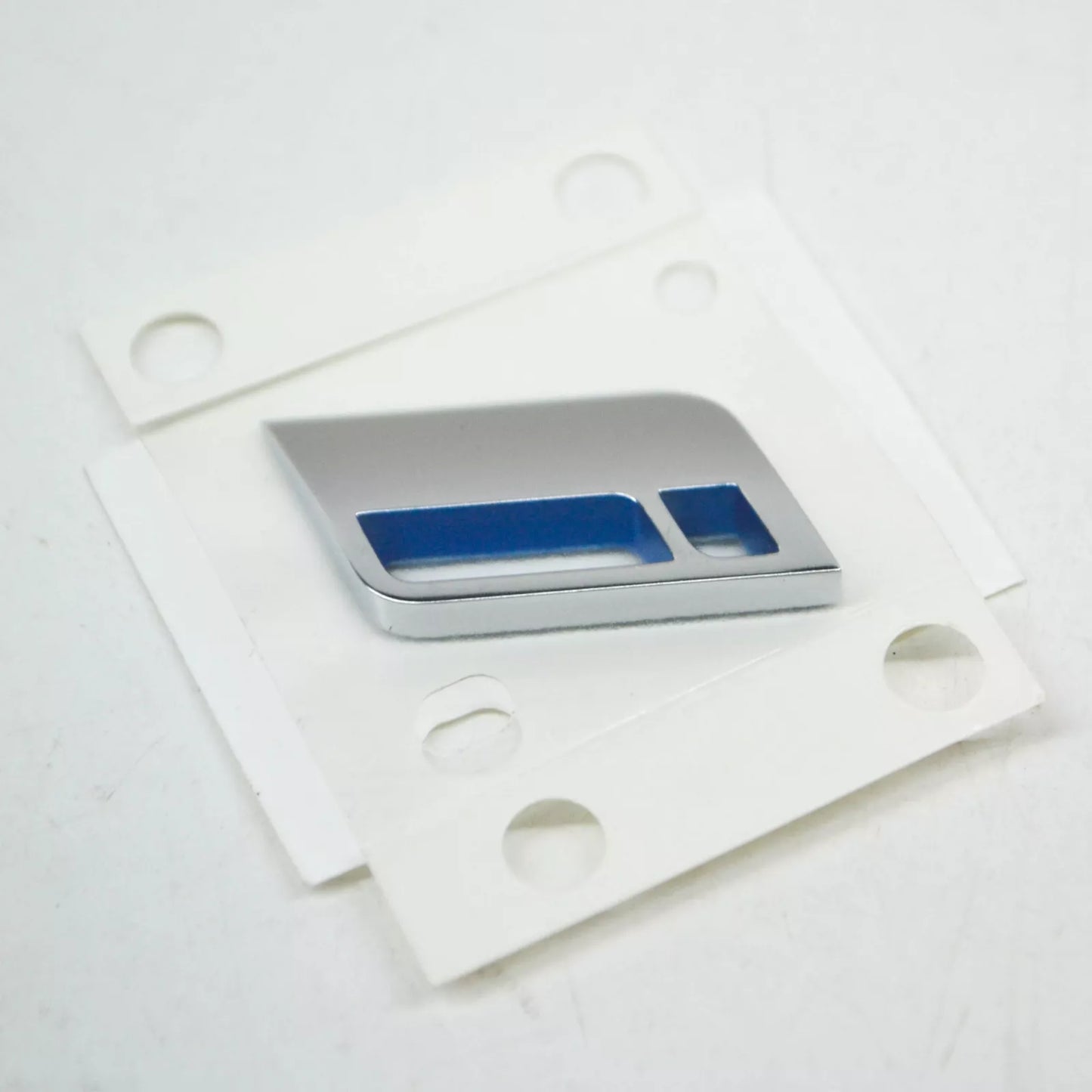 NEW BMW 5 G30 FRONT FENDER WING RIGHT EMBLEM I-PERMORMANCE 51147491146 ORIGINAL