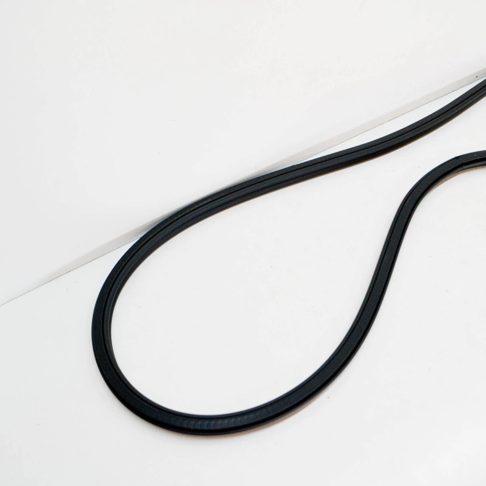 NEW AUDI A3 8P REAR LID RUBBER SEAL 8P4827705E