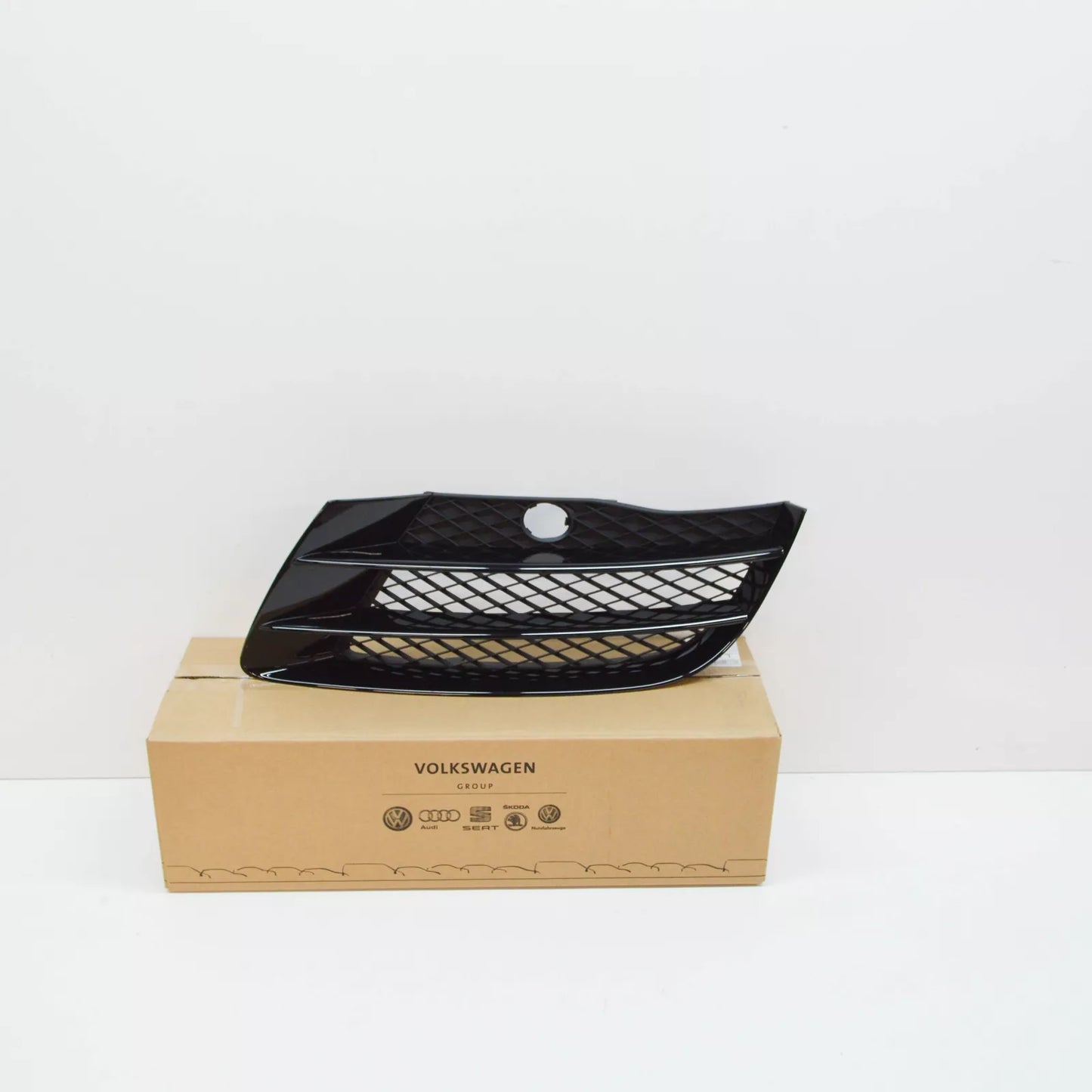 NEW AUDI R8 FRONT BUMPER LEFT GRILLE 42080767901C 420807679 01C 2015 ORIGINAL