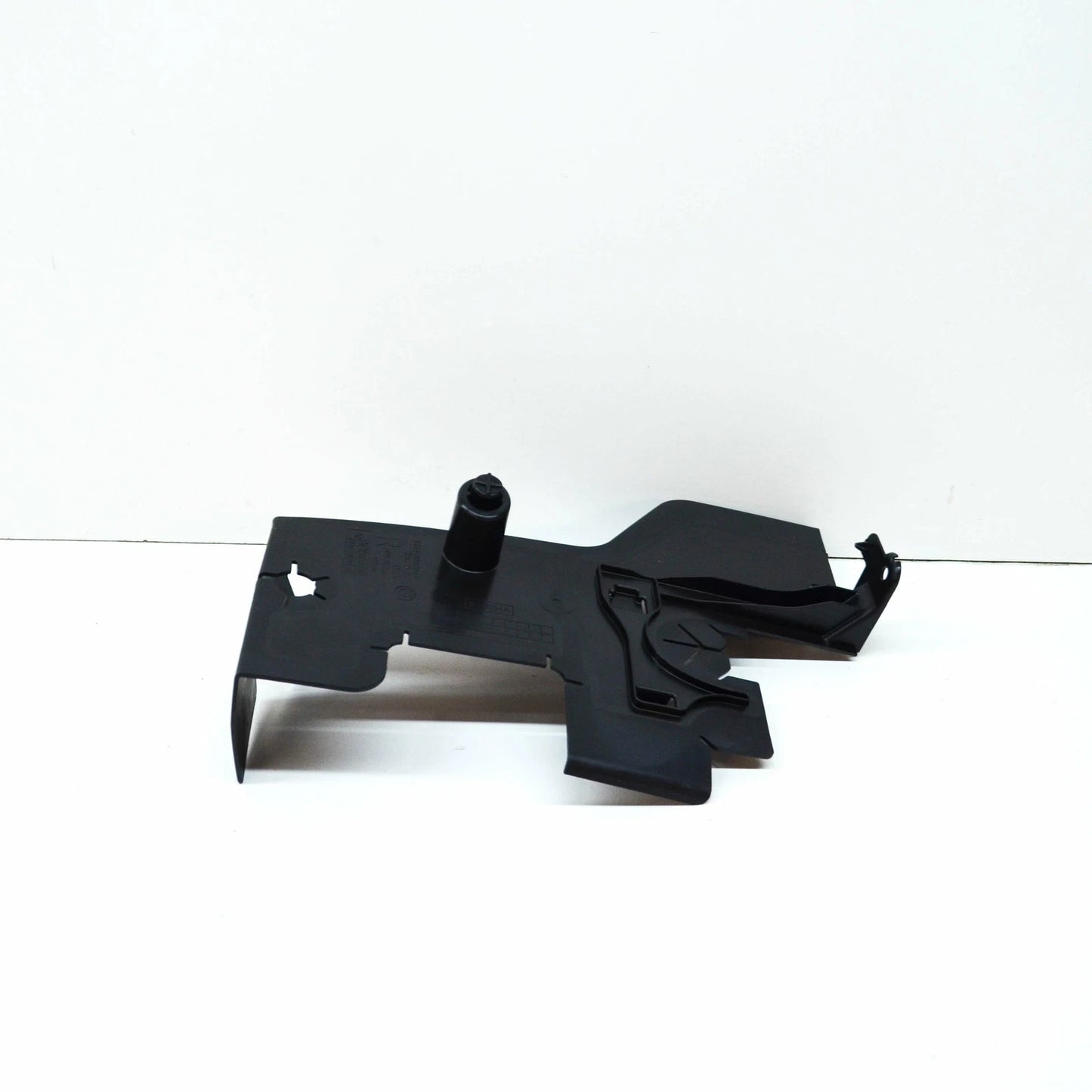 NEW BMW X5 G05 RADIATOR RIGHT AIR DUCT BOTTOM 51748090944 ORIGINAL