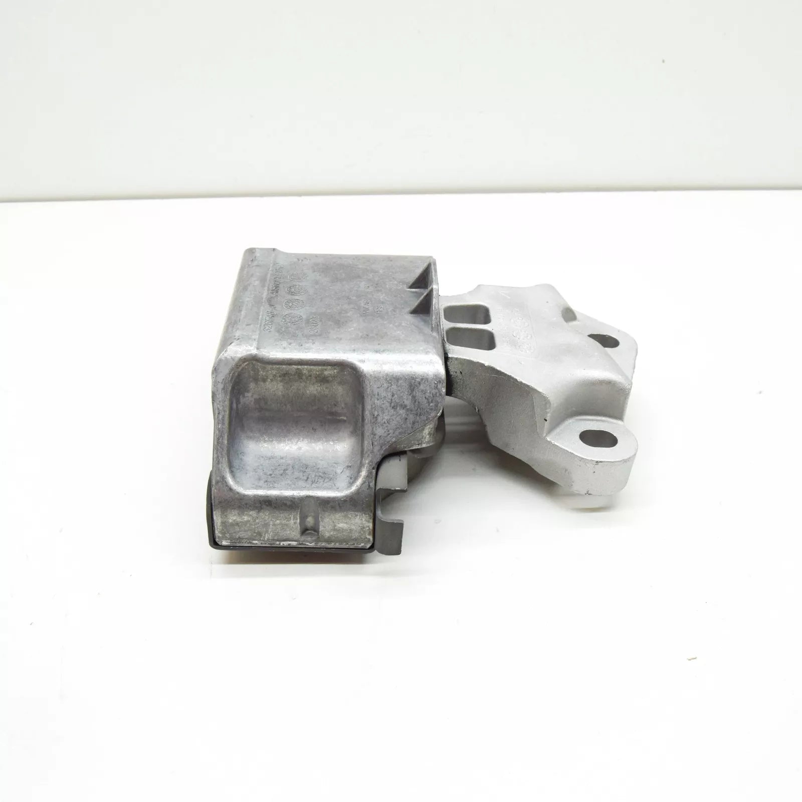 NEW VOLKSWAGEN CRAFTER MK2 SZ LEFT GEARBOX MOUNTING 2N0199555K ORIGINAL